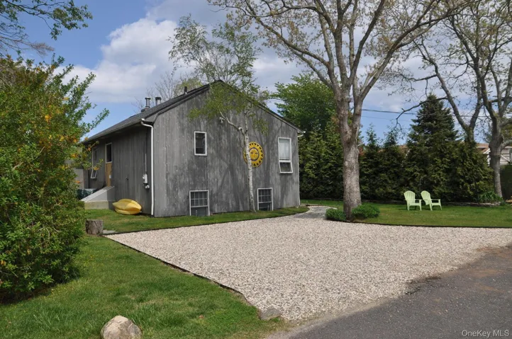 14 Hoover Court, East Hampton, New York 11954