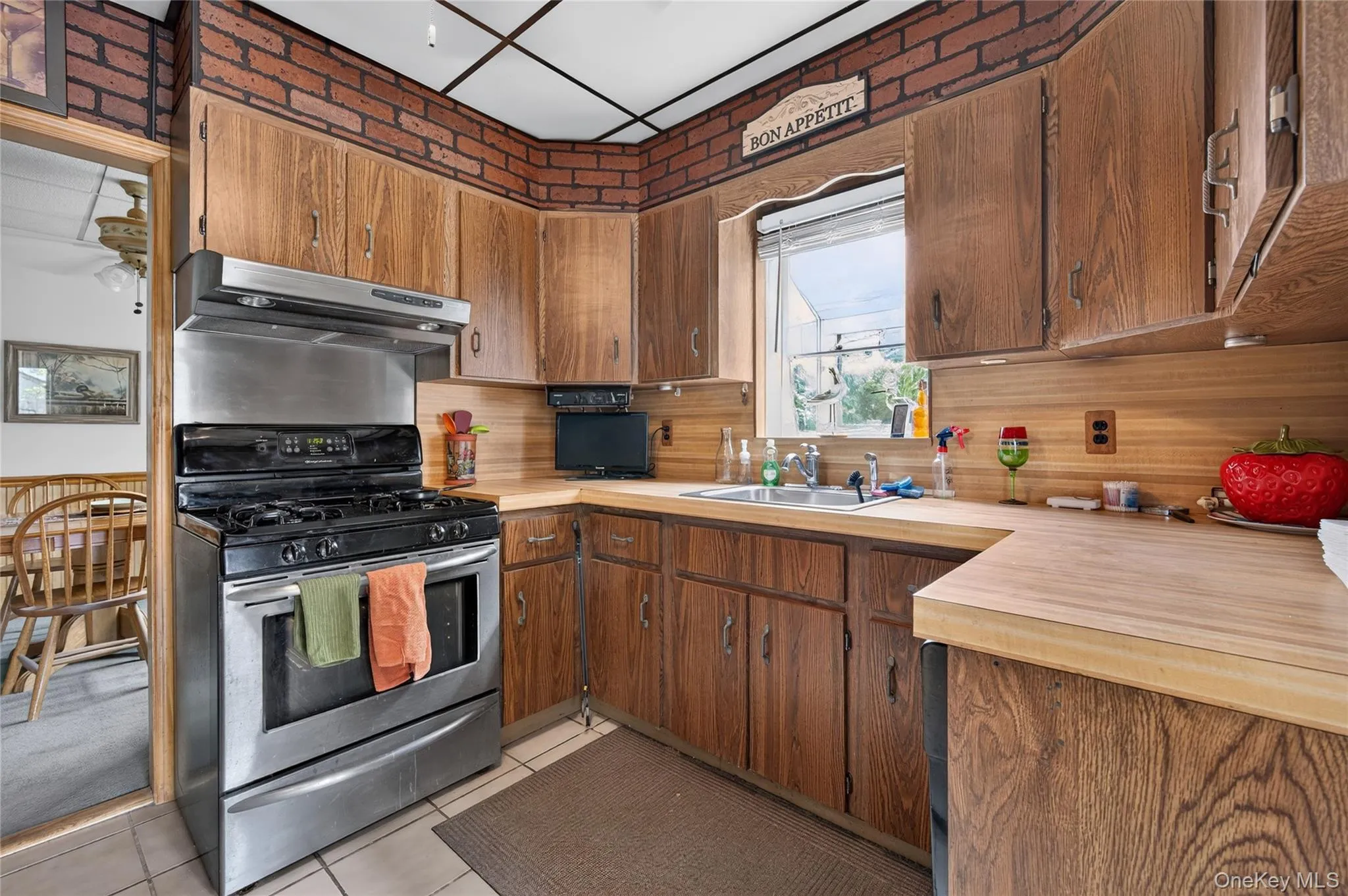 42 Cedar Street, Islip, NY, 2 Bedrooms Bedrooms, 5 Rooms Rooms,1 BathroomBathrooms,Residential,For Rent,Cedar,0,1032012 42 Cedar Street, Islip, NY, 2 Bedrooms Bedrooms, 5 Rooms Rooms,1 BathroomBathrooms,Residential,For Rent,Cedar,0,1032012