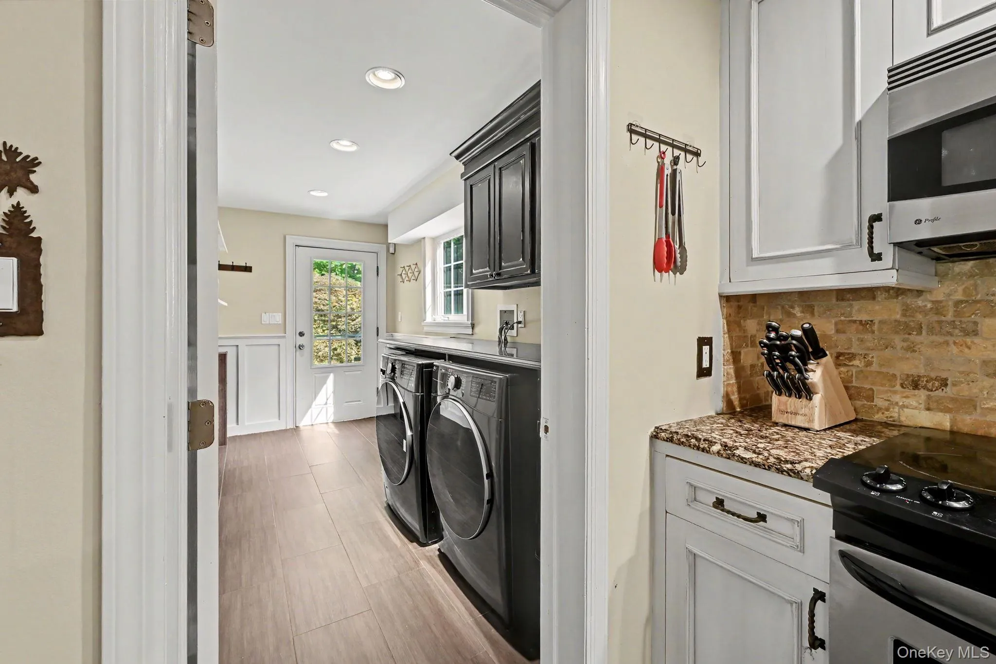 Laundry right off the kitchen. Laundry right off the kitchen.