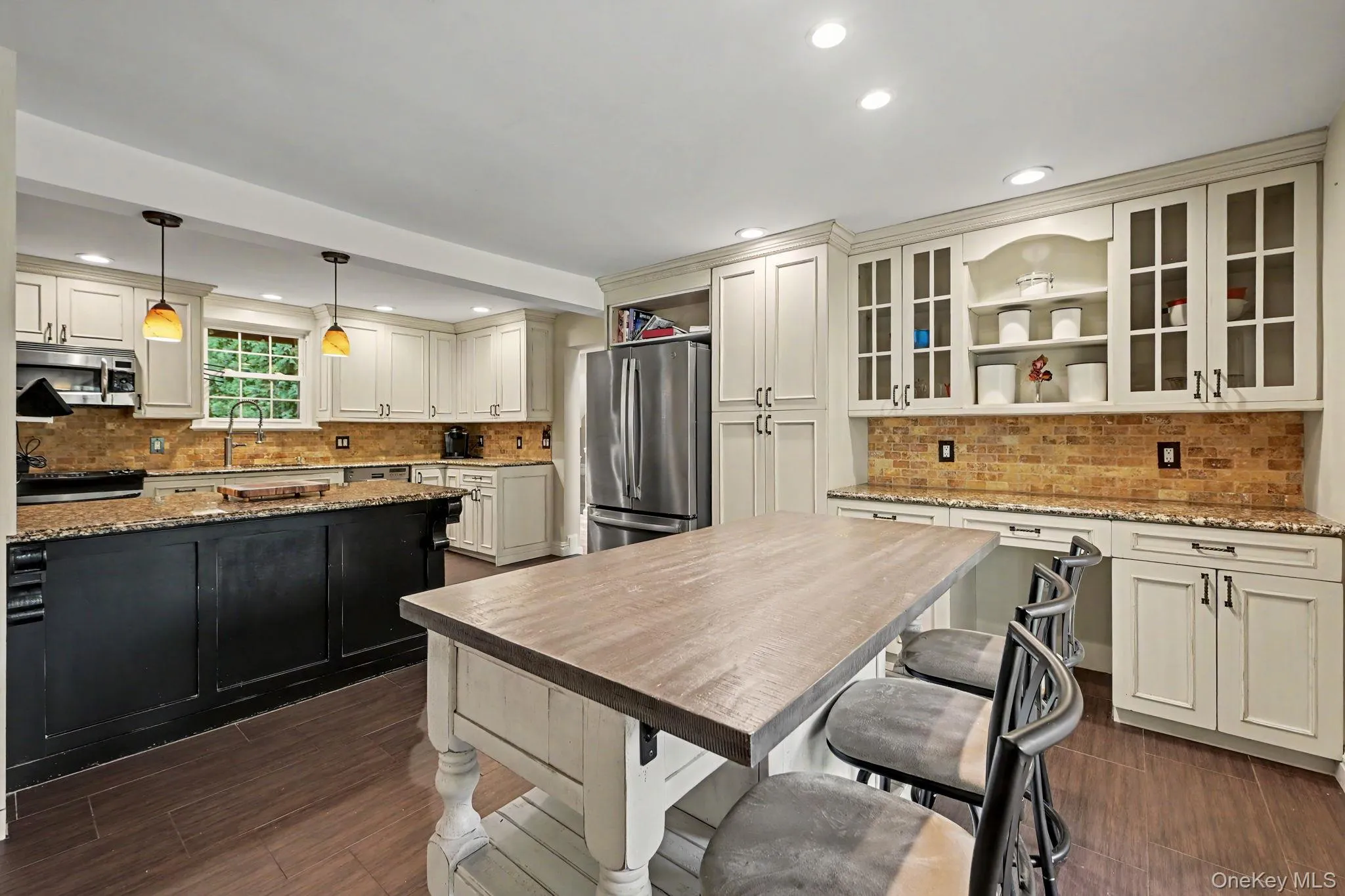 Note the sunny kitchen for your everyday needs. Note the sunny kitchen for your everyday needs.