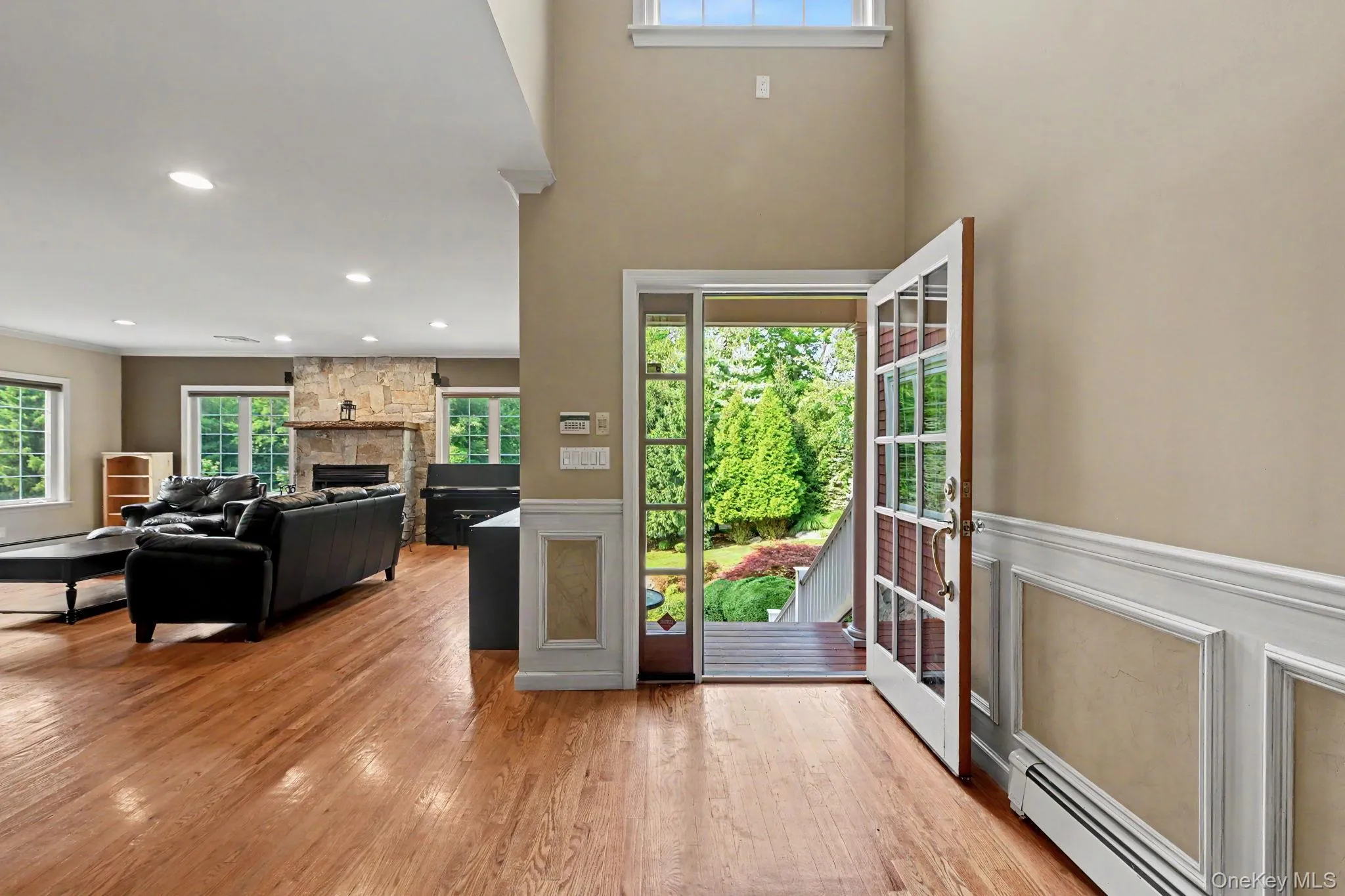 Generous entry foyer, note the spectacular cathedral ceiling. Generous entry foyer, note the spectacular cathedral ceiling.
