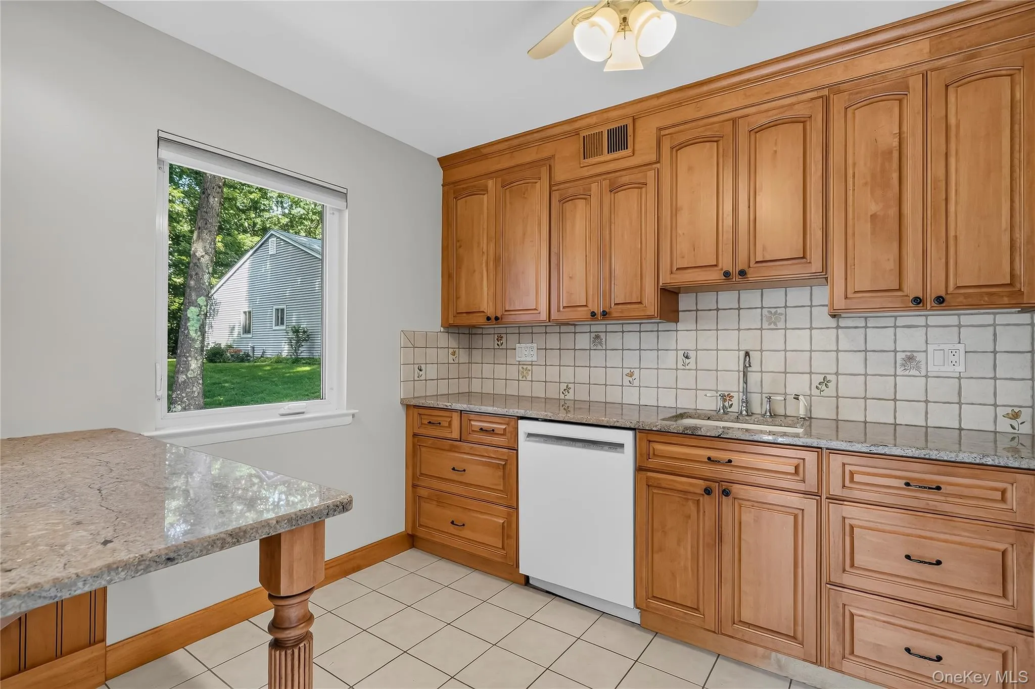 BONUS A large window in the kitchen BONUS A large window in the kitchen