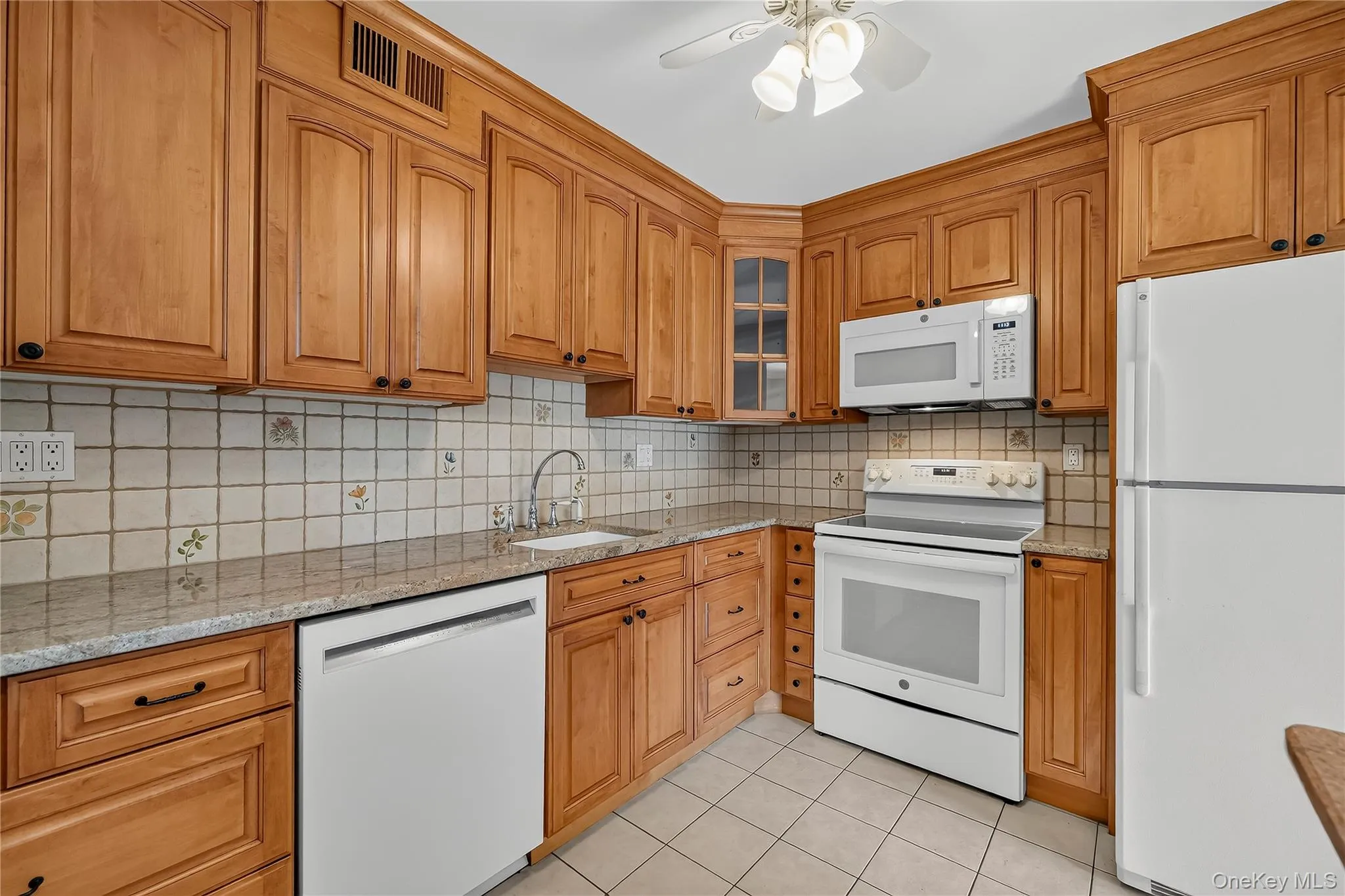 Coordinating tiled flooring and backsplash Coordinating tiled flooring and backsplash