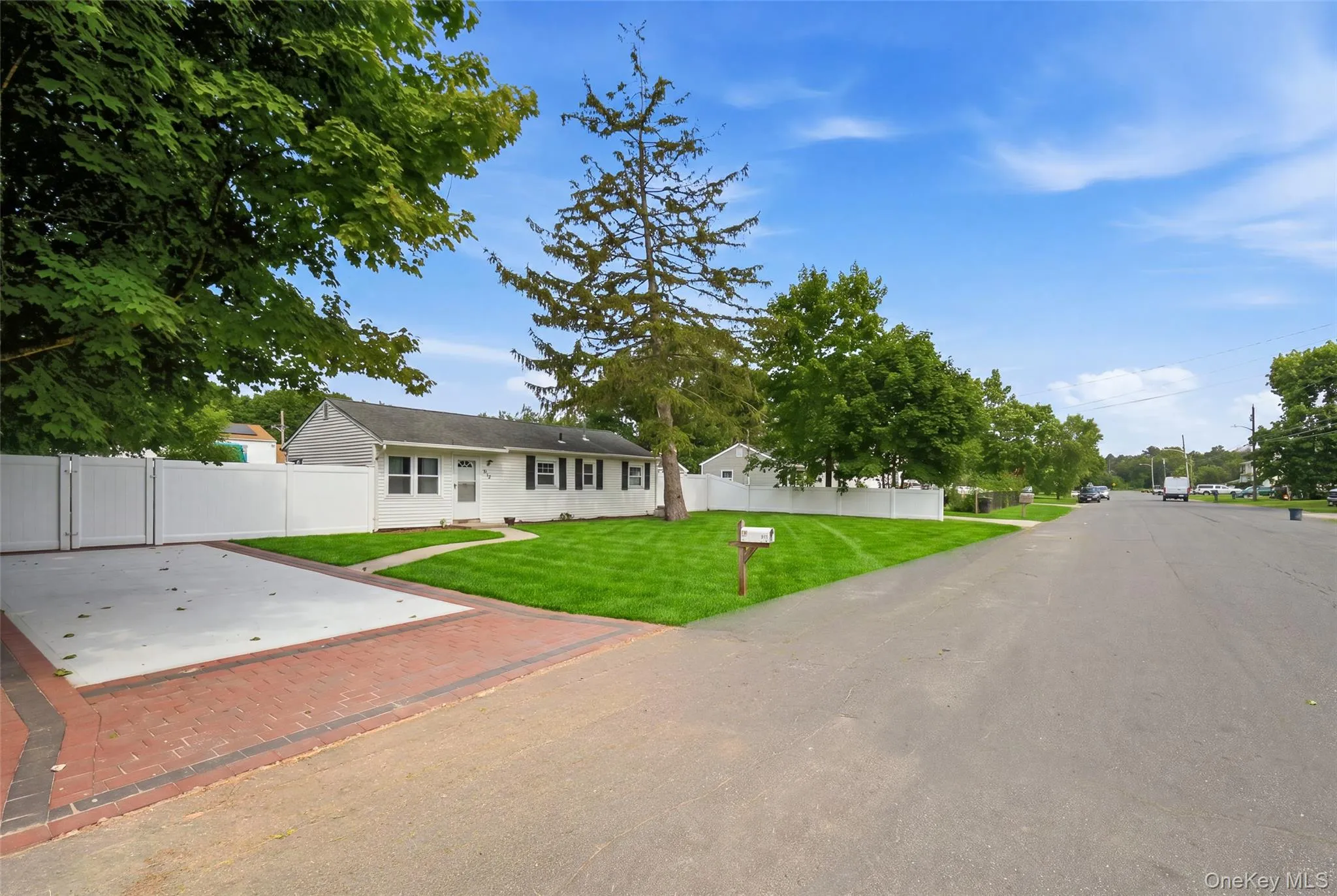 710 Bourdois Avenue, Brookhaven, NY, 3 Bedrooms Bedrooms, 5 Rooms Rooms,1 BathroomBathrooms,Residential,For Rent,Bourdois,0,1032046 710 Bourdois Avenue, Brookhaven, NY, 3 Bedrooms Bedrooms, 5 Rooms Rooms,1 BathroomBathrooms,Residential,For Rent,Bourdois,0,1032046