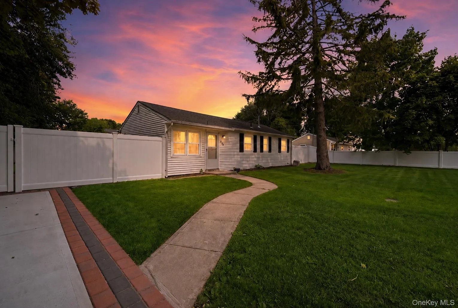 710 Bourdois Avenue, Brookhaven, NY, 3 Bedrooms Bedrooms, 5 Rooms Rooms,1 BathroomBathrooms,Residential,For Rent,Bourdois,0,1032046 710 Bourdois Avenue, Brookhaven, NY, 3 Bedrooms Bedrooms, 5 Rooms Rooms,1 BathroomBathrooms,Residential,For Rent,Bourdois,0,1032046