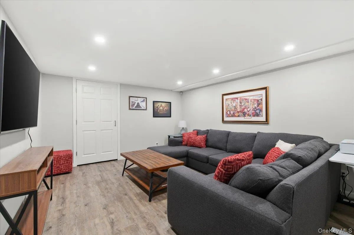 39 Marie Drive, Huntington, NY, 4 Bedrooms Bedrooms, 7 Rooms Rooms,2 BathroomsBathrooms,Residential,For Rent,Marie,0,1032051 39 Marie Drive, Huntington, NY, 4 Bedrooms Bedrooms, 7 Rooms Rooms,2 BathroomsBathrooms,Residential,For Rent,Marie,0,1032051