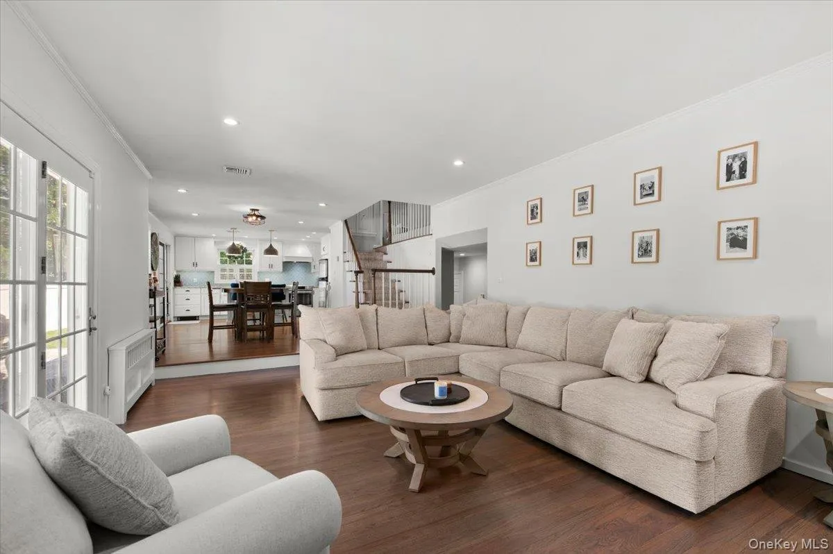 39 Marie Drive, Huntington, NY, 4 Bedrooms Bedrooms, 7 Rooms Rooms,2 BathroomsBathrooms,Residential,For Rent,Marie,0,1032051 39 Marie Drive, Huntington, NY, 4 Bedrooms Bedrooms, 7 Rooms Rooms,2 BathroomsBathrooms,Residential,For Rent,Marie,0,1032051