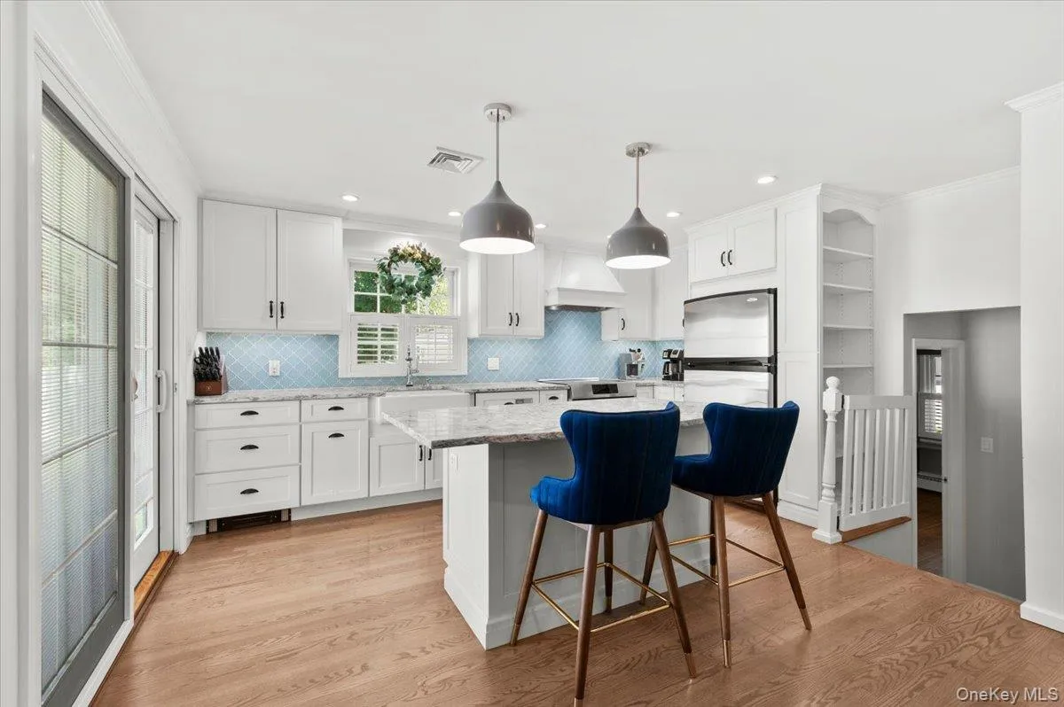 39 Marie Drive, Huntington, NY, 4 Bedrooms Bedrooms, 7 Rooms Rooms,2 BathroomsBathrooms,Residential,For Rent,Marie,0,1032051 39 Marie Drive, Huntington, NY, 4 Bedrooms Bedrooms, 7 Rooms Rooms,2 BathroomsBathrooms,Residential,For Rent,Marie,0,1032051