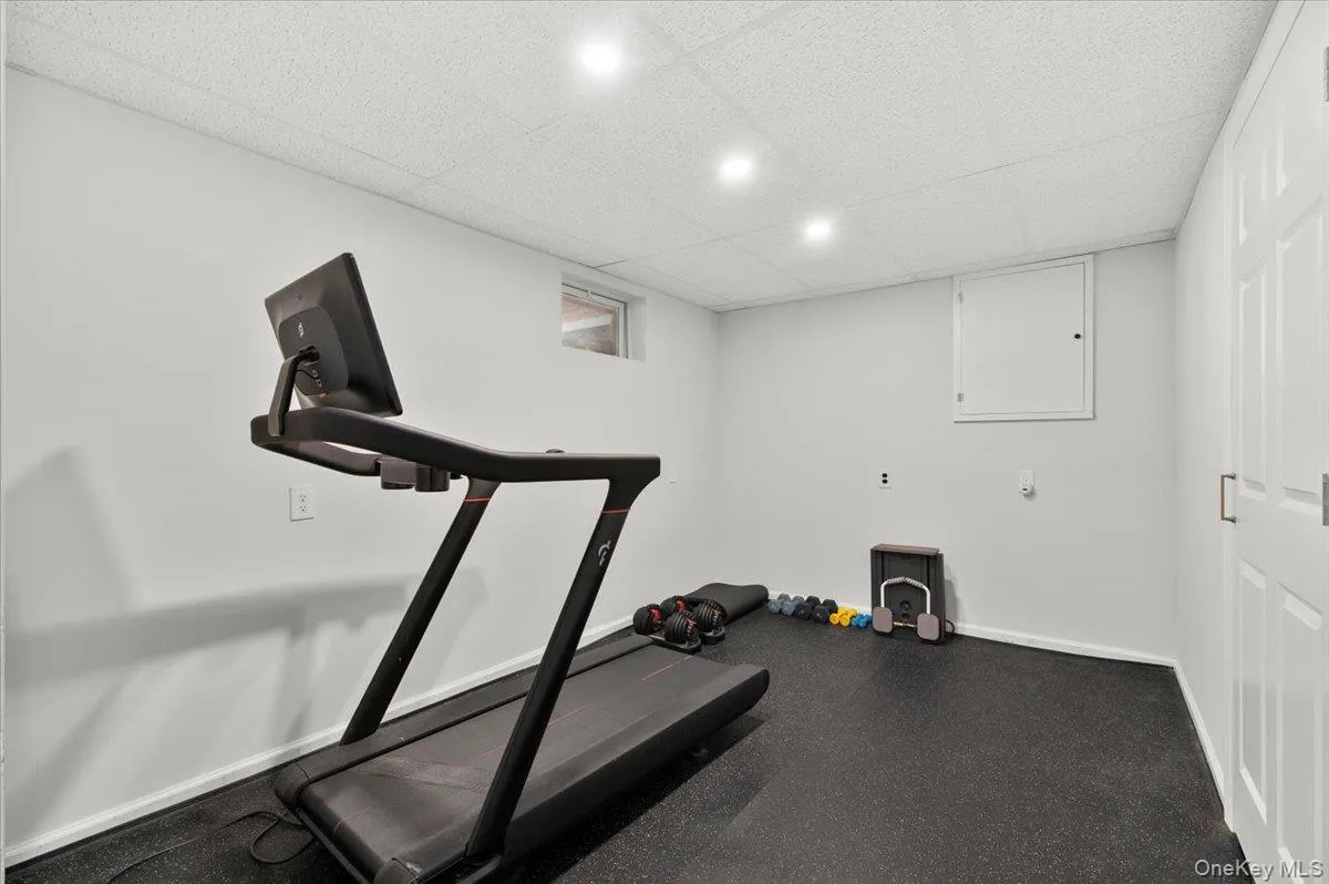 39 Marie Drive, Huntington, NY, 4 Bedrooms Bedrooms, 7 Rooms Rooms,2 BathroomsBathrooms,Residential,For Rent,Marie,0,1032051 39 Marie Drive, Huntington, NY, 4 Bedrooms Bedrooms, 7 Rooms Rooms,2 BathroomsBathrooms,Residential,For Rent,Marie,0,1032051