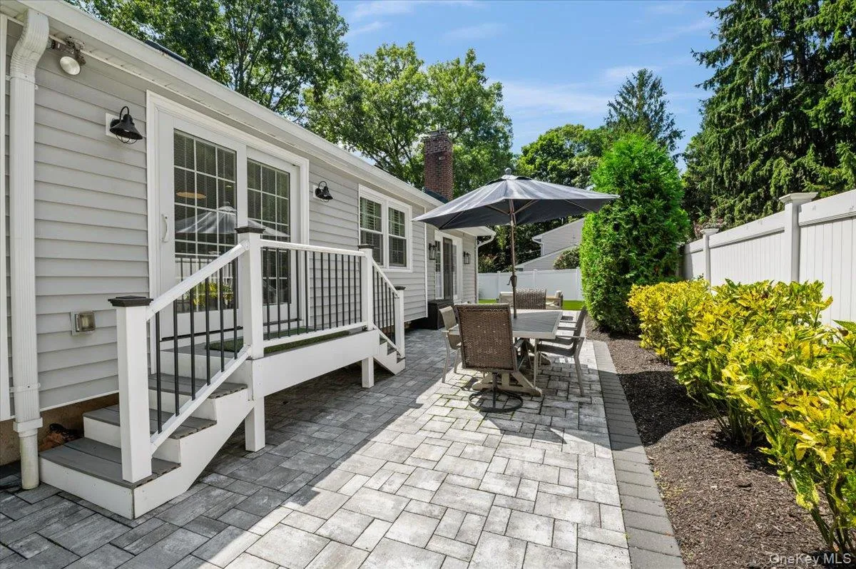 39 Marie Drive, Huntington, NY, 4 Bedrooms Bedrooms, 7 Rooms Rooms,2 BathroomsBathrooms,Residential,For Rent,Marie,0,1032051 39 Marie Drive, Huntington, NY, 4 Bedrooms Bedrooms, 7 Rooms Rooms,2 BathroomsBathrooms,Residential,For Rent,Marie,0,1032051