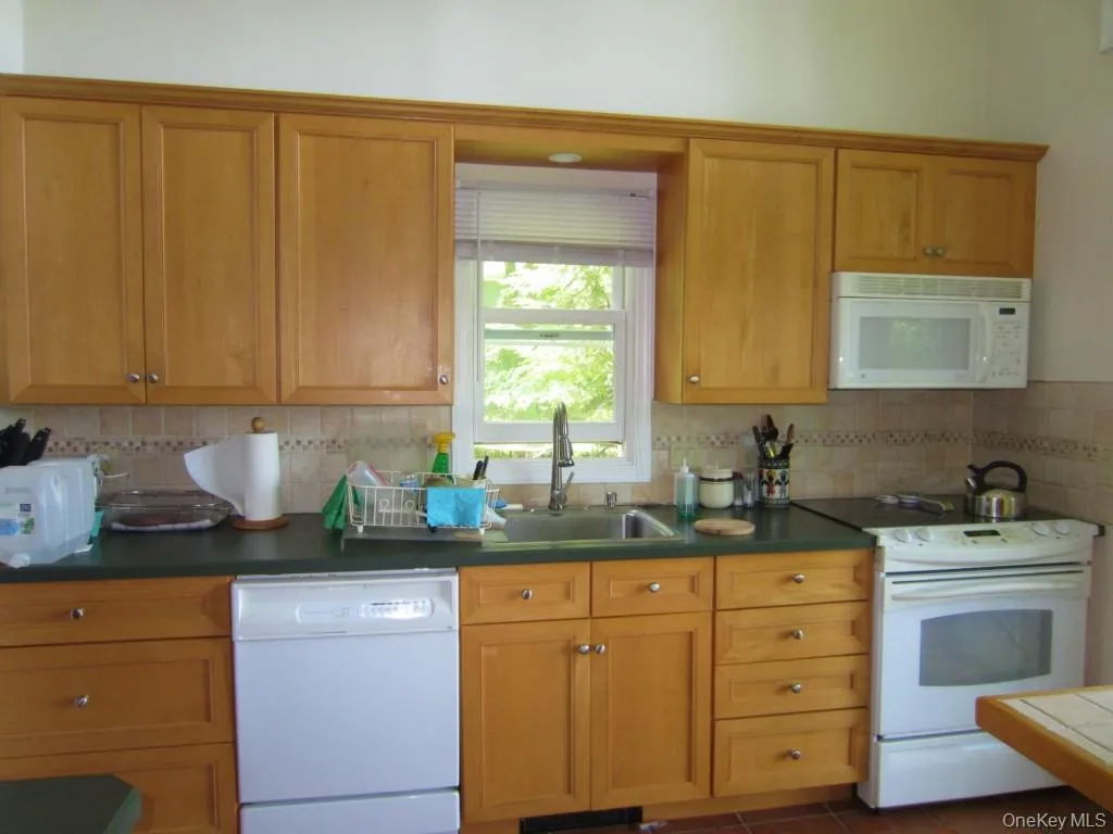 14 Frederick Street, Carmel, NY, 2 Bedrooms Bedrooms, 5 Rooms Rooms,1 BathroomBathrooms,Residential Lease,For Rent,Frederick,0,1032053 14 Frederick Street, Carmel, NY, 2 Bedrooms Bedrooms, 5 Rooms Rooms,1 BathroomBathrooms,Residential Lease,For Rent,Frederick,0,1032053