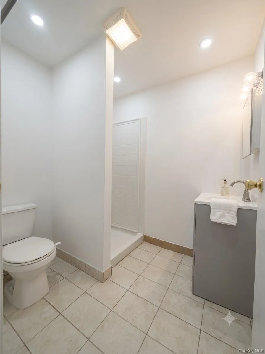 313 Main Street, Poughkeepsie, NY, 4 Bedrooms Bedrooms, 8 Rooms Rooms,2 BathroomsBathrooms,Residential Lease,For Rent,Main,0,1032065 313 Main Street, Poughkeepsie, NY, 4 Bedrooms Bedrooms, 8 Rooms Rooms,2 BathroomsBathrooms,Residential Lease,For Rent,Main,0,1032065