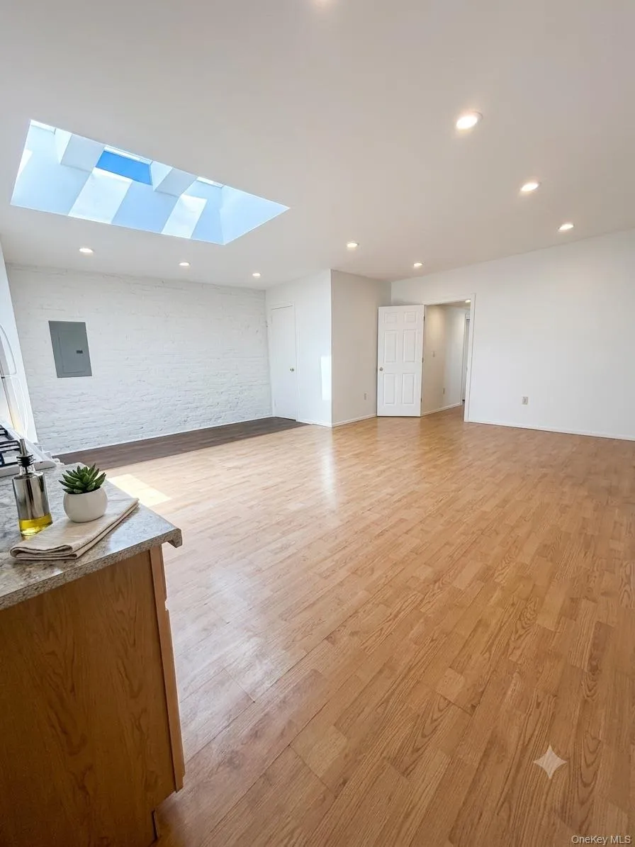 313 Main Street, Poughkeepsie, NY, 4 Bedrooms Bedrooms, 8 Rooms Rooms,2 BathroomsBathrooms,Residential Lease,For Rent,Main,0,1032065 313 Main Street, Poughkeepsie, NY, 4 Bedrooms Bedrooms, 8 Rooms Rooms,2 BathroomsBathrooms,Residential Lease,For Rent,Main,0,1032065