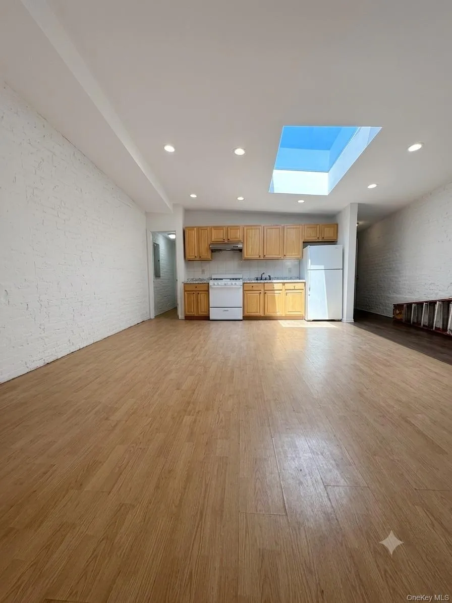 313 Main Street, Poughkeepsie, NY, 4 Bedrooms Bedrooms, 8 Rooms Rooms,2 BathroomsBathrooms,Residential Lease,For Rent,Main,0,1032065 313 Main Street, Poughkeepsie, NY, 4 Bedrooms Bedrooms, 8 Rooms Rooms,2 BathroomsBathrooms,Residential Lease,For Rent,Main,0,1032065