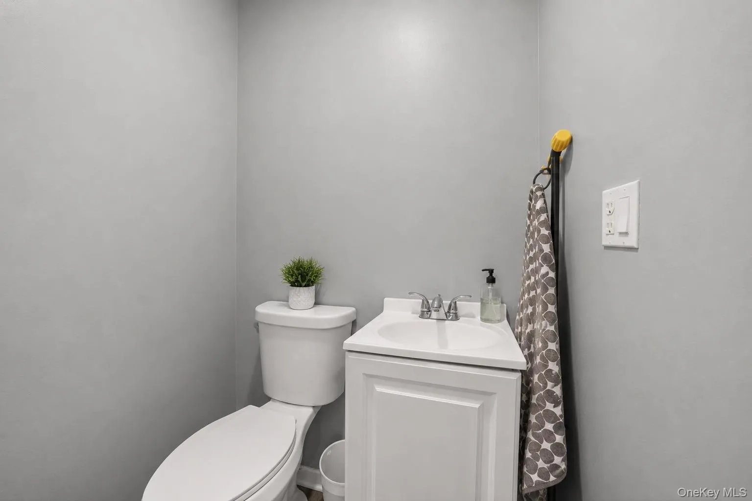 25 Putnam Avenue, West Babylon, NY, 3 Bedrooms Bedrooms, 4 Rooms Rooms,2 BathroomsBathrooms,Residential,For Rent,Putnam,0,1032074 25 Putnam Avenue, West Babylon, NY, 3 Bedrooms Bedrooms, 4 Rooms Rooms,2 BathroomsBathrooms,Residential,For Rent,Putnam,0,1032074
