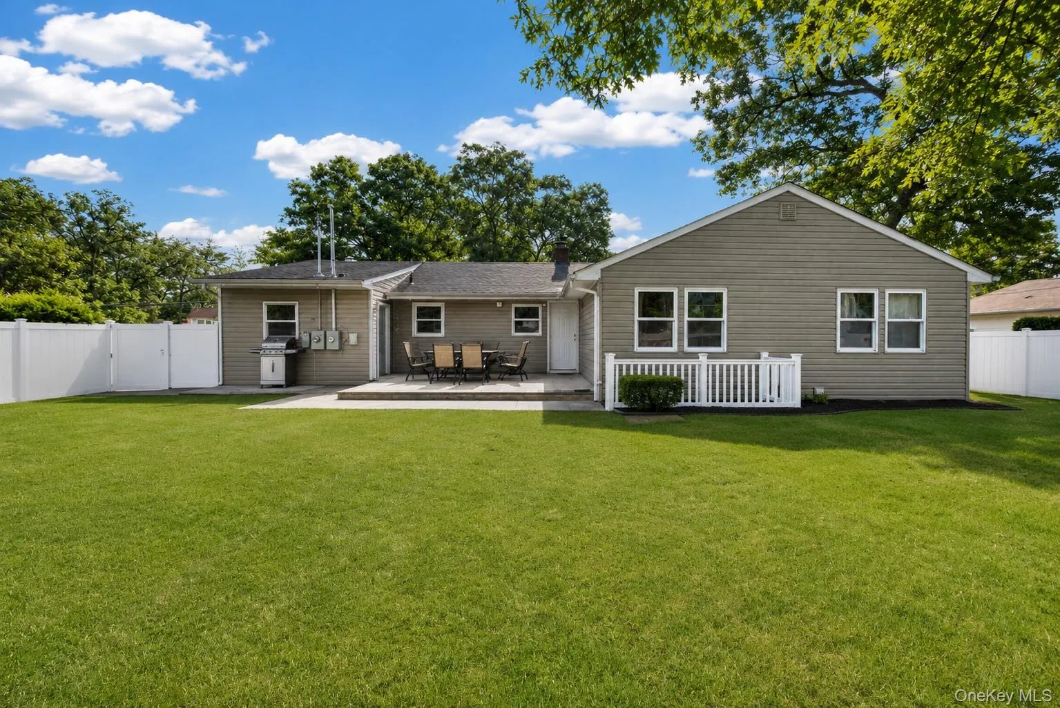 25 Putnam Avenue, West Babylon, NY, 3 Bedrooms Bedrooms, 4 Rooms Rooms,2 BathroomsBathrooms,Residential,For Rent,Putnam,0,1032074 25 Putnam Avenue, West Babylon, NY, 3 Bedrooms Bedrooms, 4 Rooms Rooms,2 BathroomsBathrooms,Residential,For Rent,Putnam,0,1032074