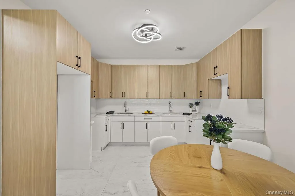 17 Lazer Court, Ramapo, NY, 3 Bedrooms Bedrooms, 5 Rooms Rooms,1 BathroomBathrooms,Residential,For Rent,Lazer,0,1032082 17 Lazer Court, Ramapo, NY, 3 Bedrooms Bedrooms, 5 Rooms Rooms,1 BathroomBathrooms,Residential,For Rent,Lazer,0,1032082