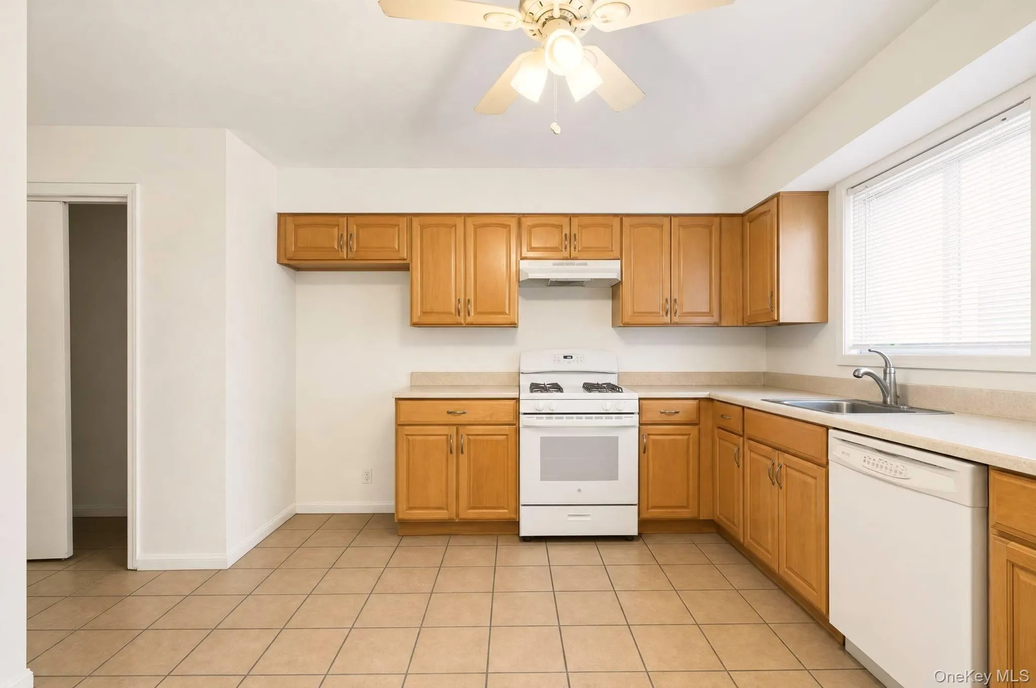 29 Tappen Court, New York, NY, 3 Bedrooms Bedrooms, 5 Rooms Rooms,1 BathroomBathrooms,Residential,For Rent,Tappen,0,1032085 29 Tappen Court, New York, NY, 3 Bedrooms Bedrooms, 5 Rooms Rooms,1 BathroomBathrooms,Residential,For Rent,Tappen,0,1032085