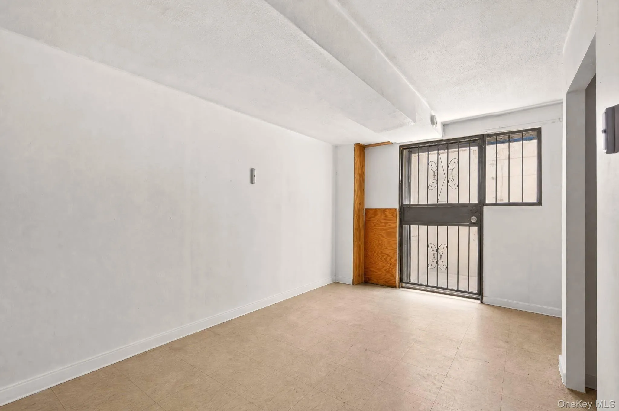 29 Tappen Court, New York, NY, 3 Bedrooms Bedrooms, 5 Rooms Rooms,1 BathroomBathrooms,Residential,For Rent,Tappen,0,1032085 29 Tappen Court, New York, NY, 3 Bedrooms Bedrooms, 5 Rooms Rooms,1 BathroomBathrooms,Residential,For Rent,Tappen,0,1032085
