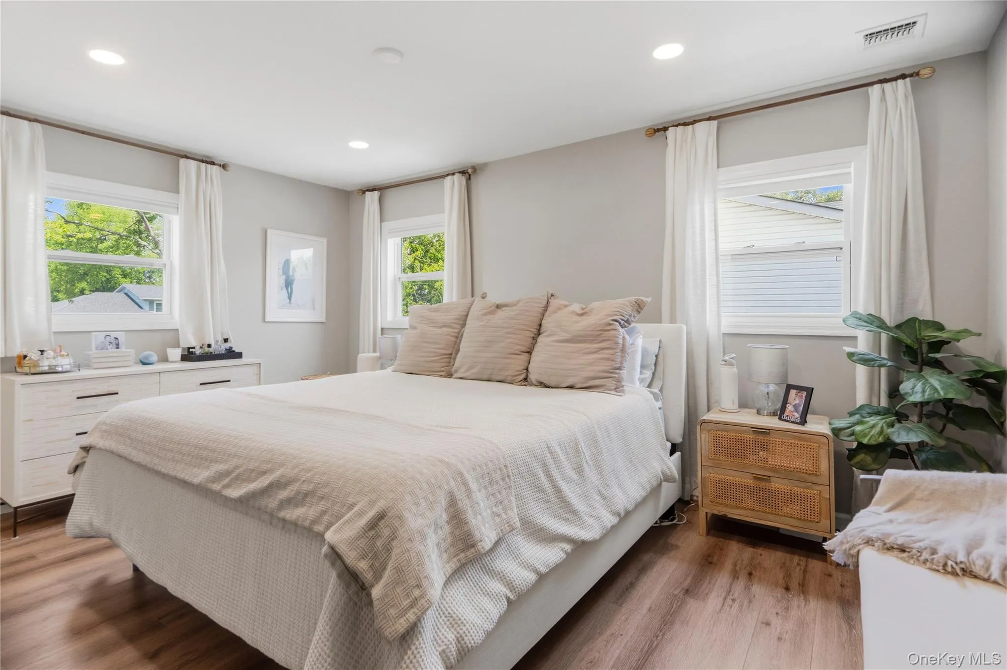 14 Elder Drive, Smithtown, NY, 3 Bedrooms Bedrooms, 7 Rooms Rooms,2 BathroomsBathrooms,Residential,For Rent,Elder,0,1032087 14 Elder Drive, Smithtown, NY, 3 Bedrooms Bedrooms, 7 Rooms Rooms,2 BathroomsBathrooms,Residential,For Rent,Elder,0,1032087