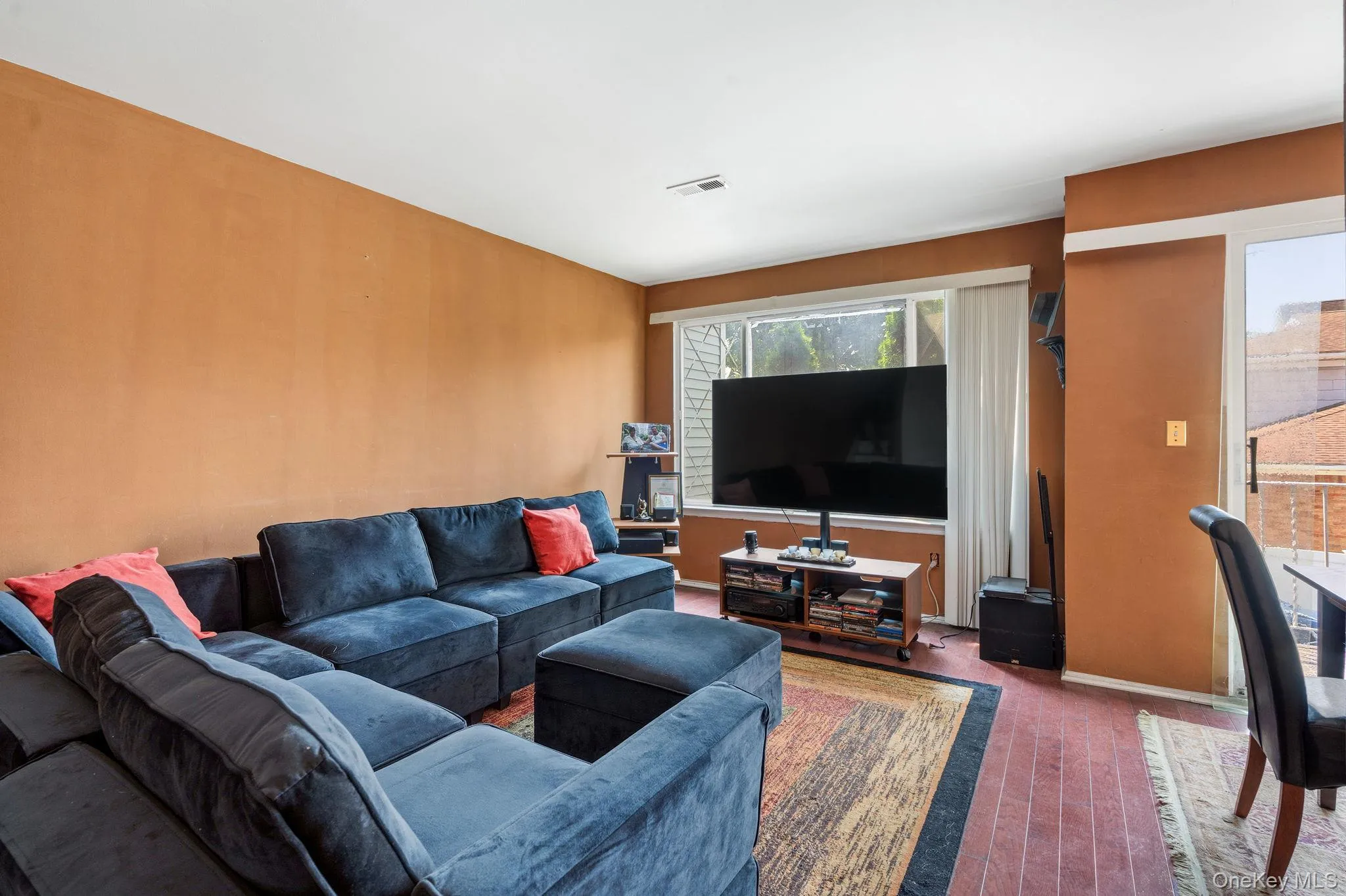110 Vogel Loop, New York, NY, 2 Bedrooms Bedrooms, 8 Rooms Rooms,1 BathroomBathrooms,Residential,For Rent,Vogel,0,1032088 110 Vogel Loop, New York, NY, 2 Bedrooms Bedrooms, 8 Rooms Rooms,1 BathroomBathrooms,Residential,For Rent,Vogel,0,1032088