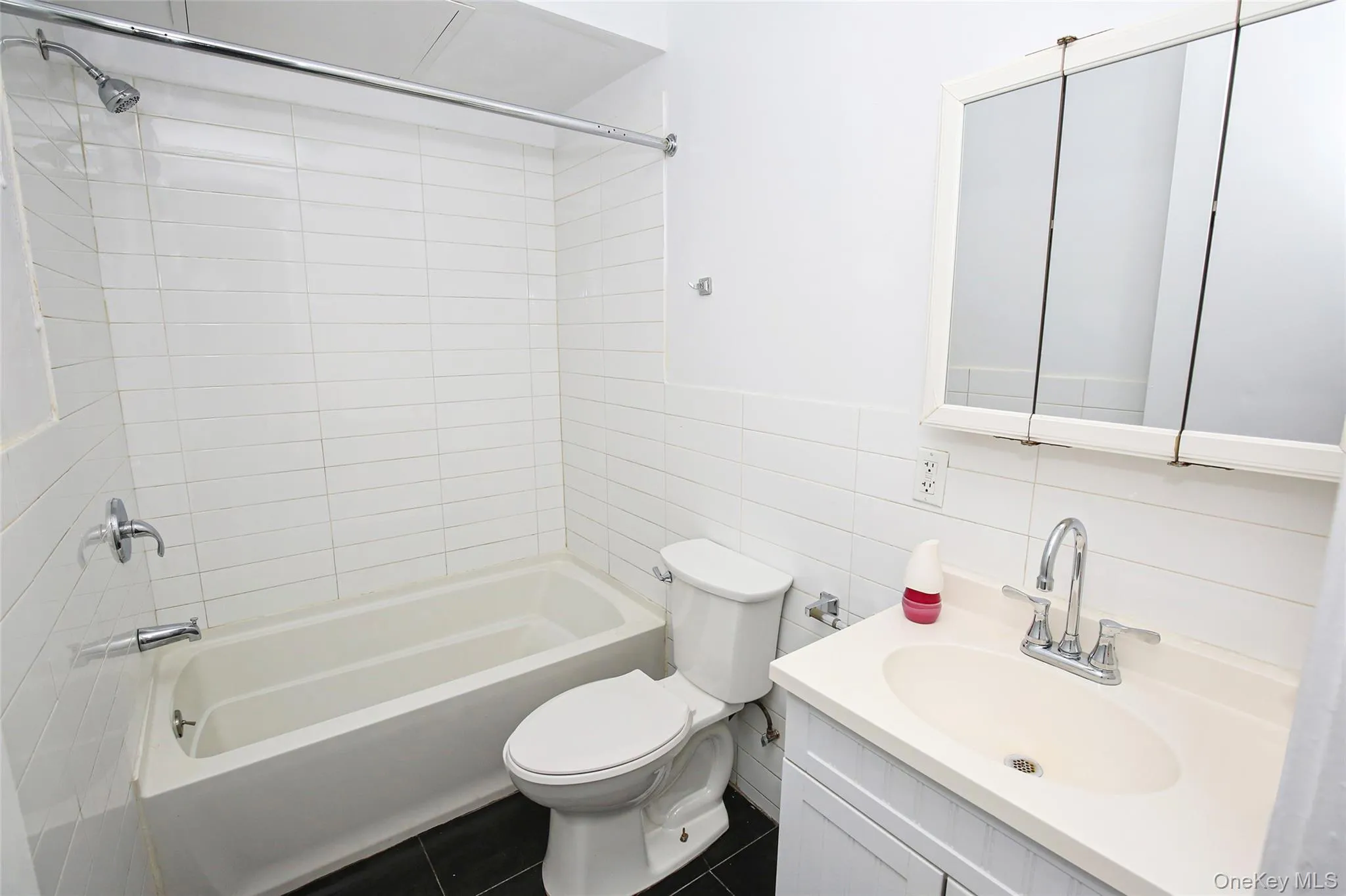 221 Howard Avenue, New York, NY, 3 Bedrooms Bedrooms, 7 Rooms Rooms,2 BathroomsBathrooms,Residential Lease,For Rent,Howard,0,1032090 221 Howard Avenue, New York, NY, 3 Bedrooms Bedrooms, 7 Rooms Rooms,2 BathroomsBathrooms,Residential Lease,For Rent,Howard,0,1032090