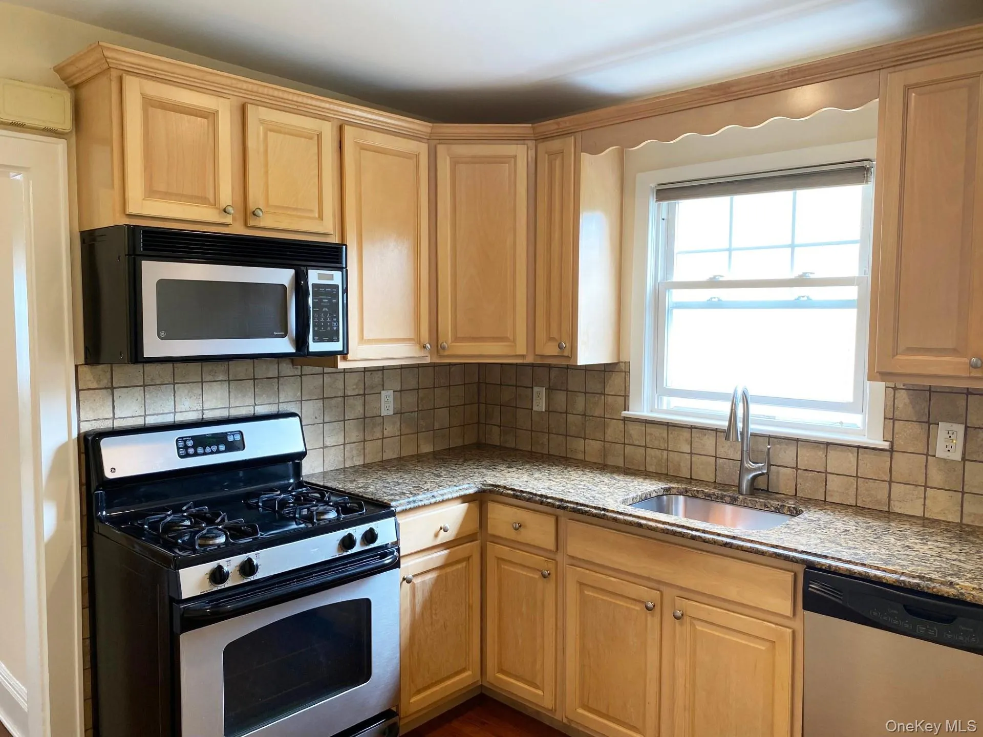 18 Eckar Street, Greenburgh, NY, 2 Bedrooms Bedrooms, 5 Rooms Rooms,1 BathroomBathrooms,Residential Lease,For Rent,Eckar,0,1032091 18 Eckar Street, Greenburgh, NY, 2 Bedrooms Bedrooms, 5 Rooms Rooms,1 BathroomBathrooms,Residential Lease,For Rent,Eckar,0,1032091