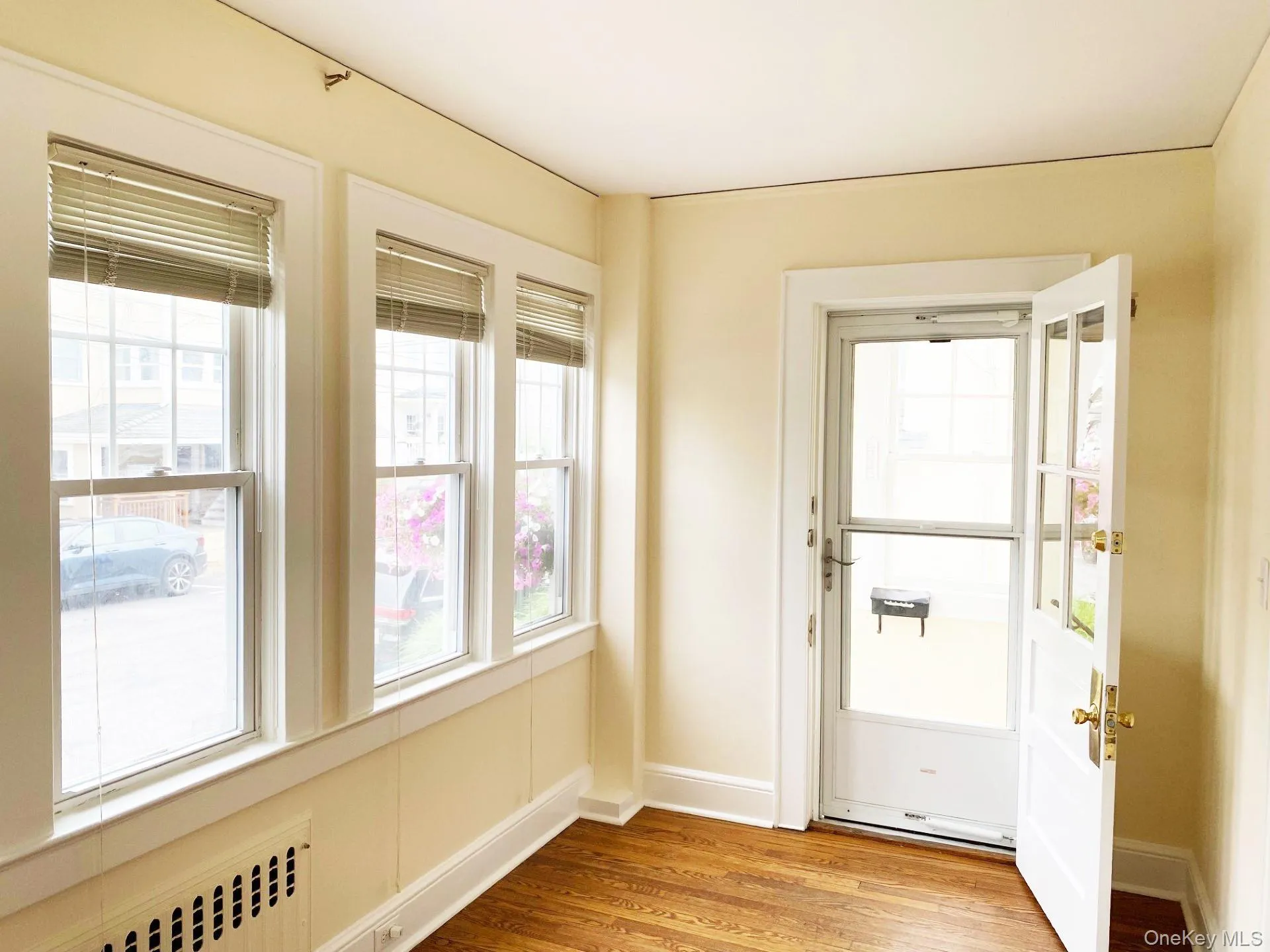 18 Eckar Street, Greenburgh, NY, 2 Bedrooms Bedrooms, 5 Rooms Rooms,1 BathroomBathrooms,Residential Lease,For Rent,Eckar,0,1032091 18 Eckar Street, Greenburgh, NY, 2 Bedrooms Bedrooms, 5 Rooms Rooms,1 BathroomBathrooms,Residential Lease,For Rent,Eckar,0,1032091
