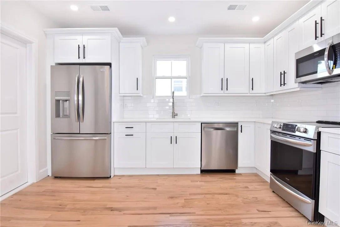 142 Second Avenue, Pelham, NY, 3 Bedrooms Bedrooms, 8 Rooms Rooms,2 BathroomsBathrooms,Residential Lease,For Rent,Second,0,1032106 142 Second Avenue, Pelham, NY, 3 Bedrooms Bedrooms, 8 Rooms Rooms,2 BathroomsBathrooms,Residential Lease,For Rent,Second,0,1032106