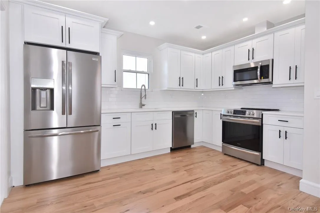 142 Second Avenue, Pelham, NY, 3 Bedrooms Bedrooms, 8 Rooms Rooms,2 BathroomsBathrooms,Residential Lease,For Rent,Second,0,1032106 142 Second Avenue, Pelham, NY, 3 Bedrooms Bedrooms, 8 Rooms Rooms,2 BathroomsBathrooms,Residential Lease,For Rent,Second,0,1032106