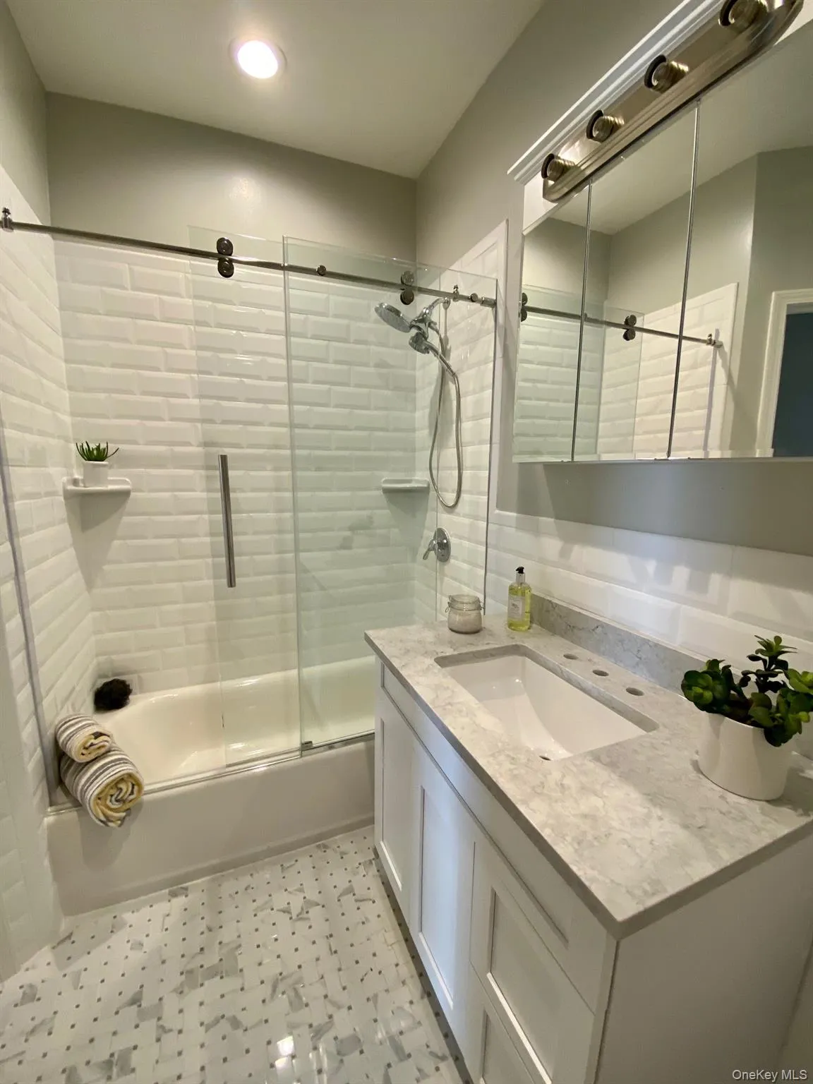 1 Charles Pond Drive, Brookhaven, NY, 2 Bedrooms Bedrooms, 6 Rooms Rooms,2 BathroomsBathrooms,Residential Lease,For Rent,Charles Pond,0,1032108 1 Charles Pond Drive, Brookhaven, NY, 2 Bedrooms Bedrooms, 6 Rooms Rooms,2 BathroomsBathrooms,Residential Lease,For Rent,Charles Pond,0,1032108