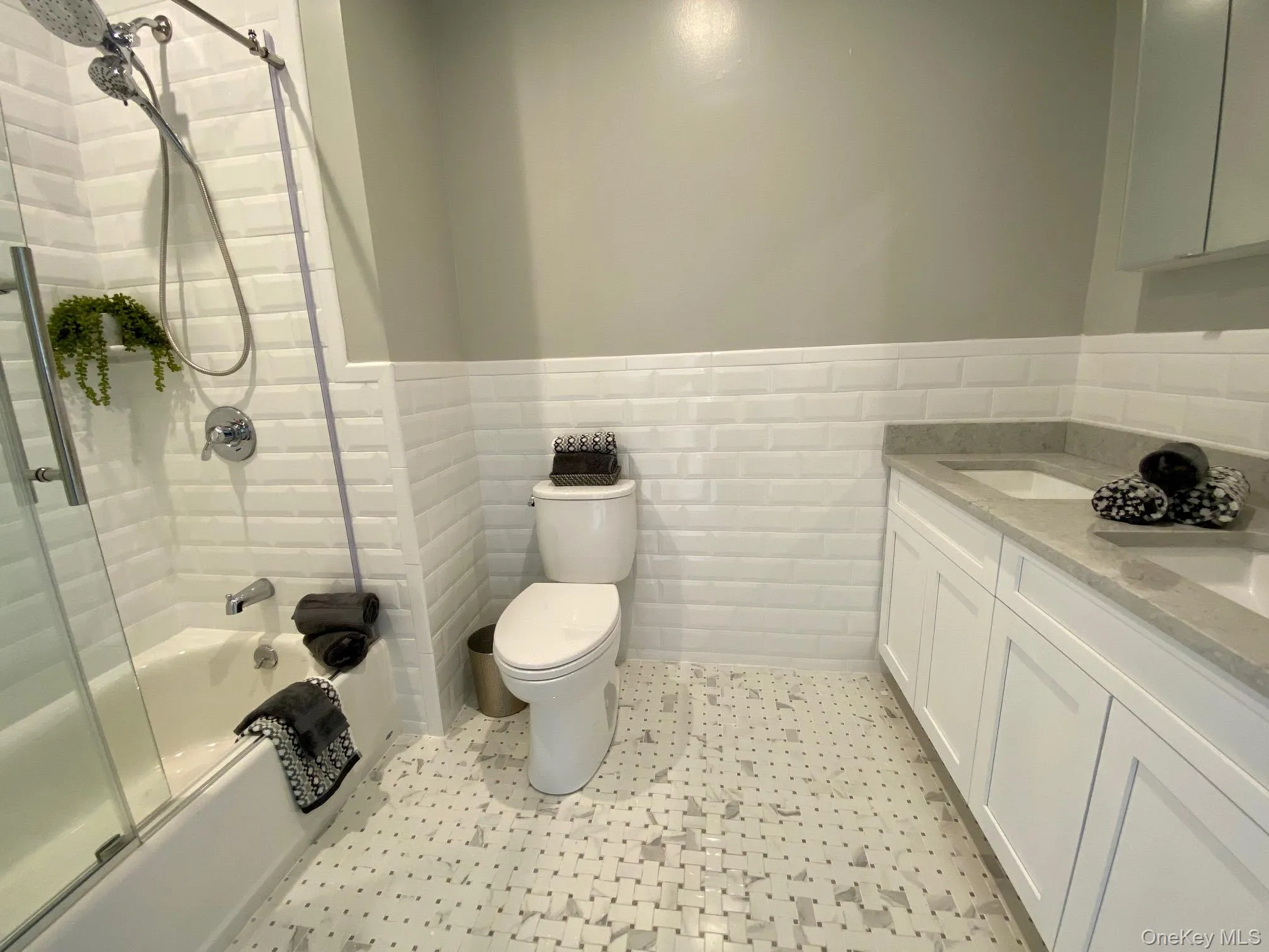 1 Charles Pond Drive, Brookhaven, NY, 2 Bedrooms Bedrooms, 6 Rooms Rooms,2 BathroomsBathrooms,Residential Lease,For Rent,Charles Pond,0,1032108 1 Charles Pond Drive, Brookhaven, NY, 2 Bedrooms Bedrooms, 6 Rooms Rooms,2 BathroomsBathrooms,Residential Lease,For Rent,Charles Pond,0,1032108