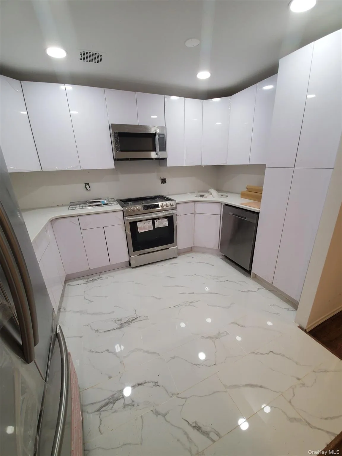 81-18 138th Street, New York, NY, 3 Bedrooms Bedrooms, 5 Rooms Rooms,2 BathroomsBathrooms,Residential Lease,For Rent,138th,0,1032112 81-18 138th Street, New York, NY, 3 Bedrooms Bedrooms, 5 Rooms Rooms,2 BathroomsBathrooms,Residential Lease,For Rent,138th,0,1032112