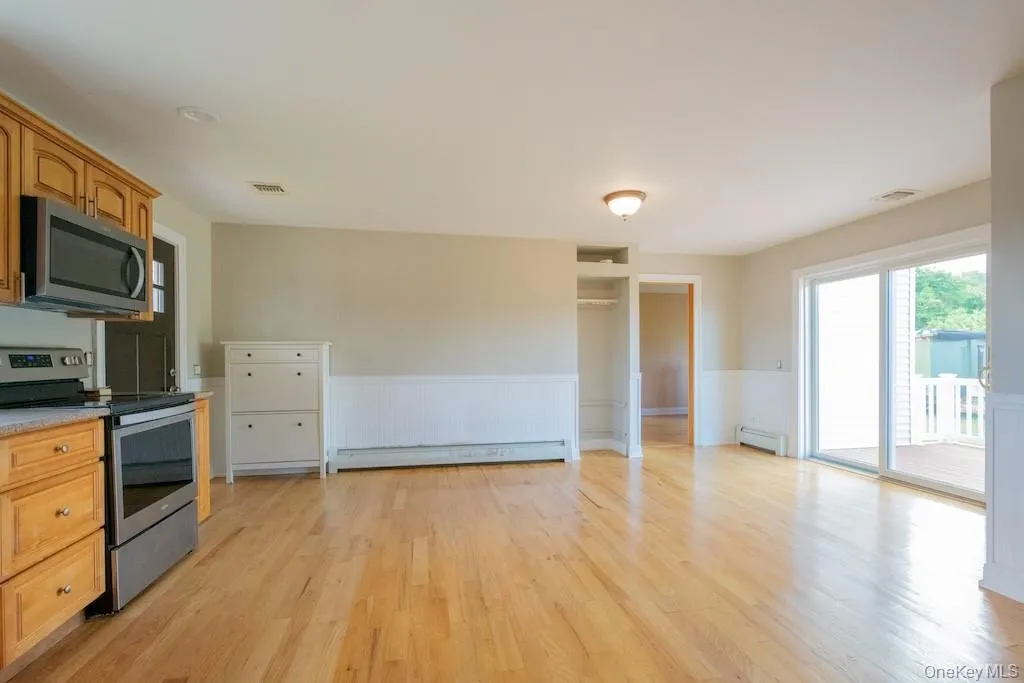 300 Snedecor Avenue, Islip, NY, 4 Bedrooms Bedrooms, 8 Rooms Rooms,3 BathroomsBathrooms,Residential,For Rent,Snedecor,0,1032114 300 Snedecor Avenue, Islip, NY, 4 Bedrooms Bedrooms, 8 Rooms Rooms,3 BathroomsBathrooms,Residential,For Rent,Snedecor,0,1032114
