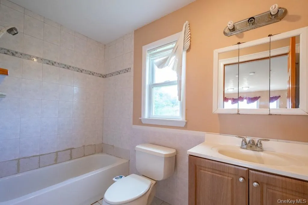 300 Snedecor Avenue, Islip, NY, 4 Bedrooms Bedrooms, 8 Rooms Rooms,3 BathroomsBathrooms,Residential,For Rent,Snedecor,0,1032114 300 Snedecor Avenue, Islip, NY, 4 Bedrooms Bedrooms, 8 Rooms Rooms,3 BathroomsBathrooms,Residential,For Rent,Snedecor,0,1032114