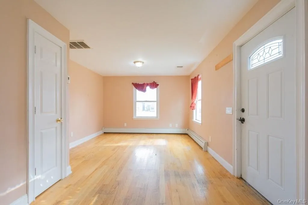300 Snedecor Avenue, Islip, NY, 4 Bedrooms Bedrooms, 8 Rooms Rooms,3 BathroomsBathrooms,Residential,For Rent,Snedecor,0,1032114 300 Snedecor Avenue, Islip, NY, 4 Bedrooms Bedrooms, 8 Rooms Rooms,3 BathroomsBathrooms,Residential,For Rent,Snedecor,0,1032114
