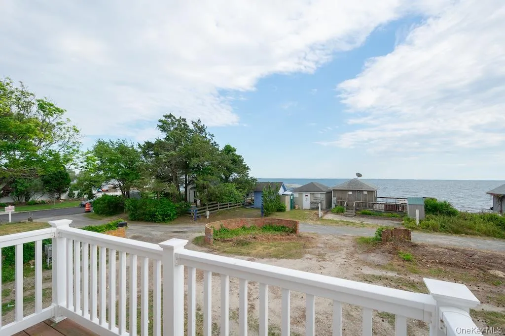 300 Snedecor Avenue, Islip, NY, 4 Bedrooms Bedrooms, 8 Rooms Rooms,3 BathroomsBathrooms,Residential,For Rent,Snedecor,0,1032114 300 Snedecor Avenue, Islip, NY, 4 Bedrooms Bedrooms, 8 Rooms Rooms,3 BathroomsBathrooms,Residential,For Rent,Snedecor,0,1032114