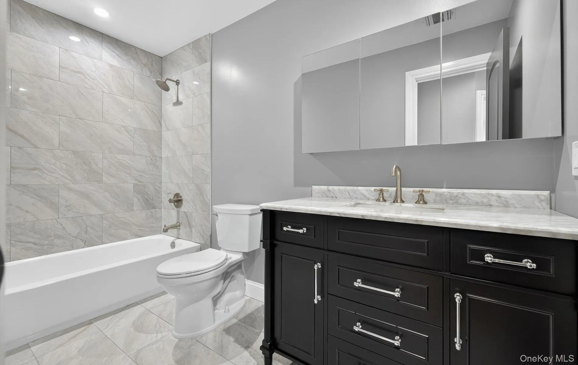 Full Bath on 2nd Floor Full Bath on 2nd Floor