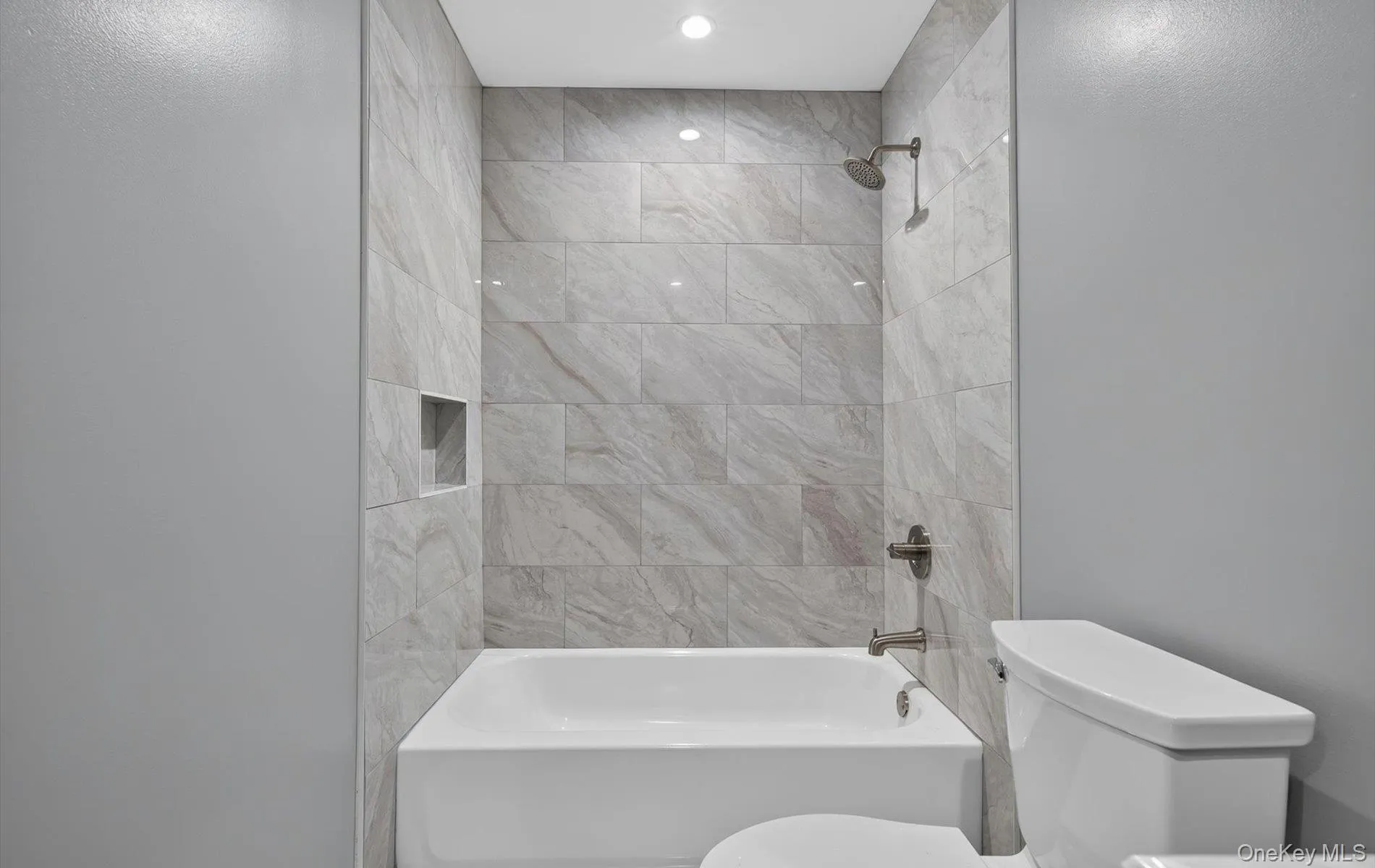 Full Bath on 2nd Floor Full Bath on 2nd Floor
