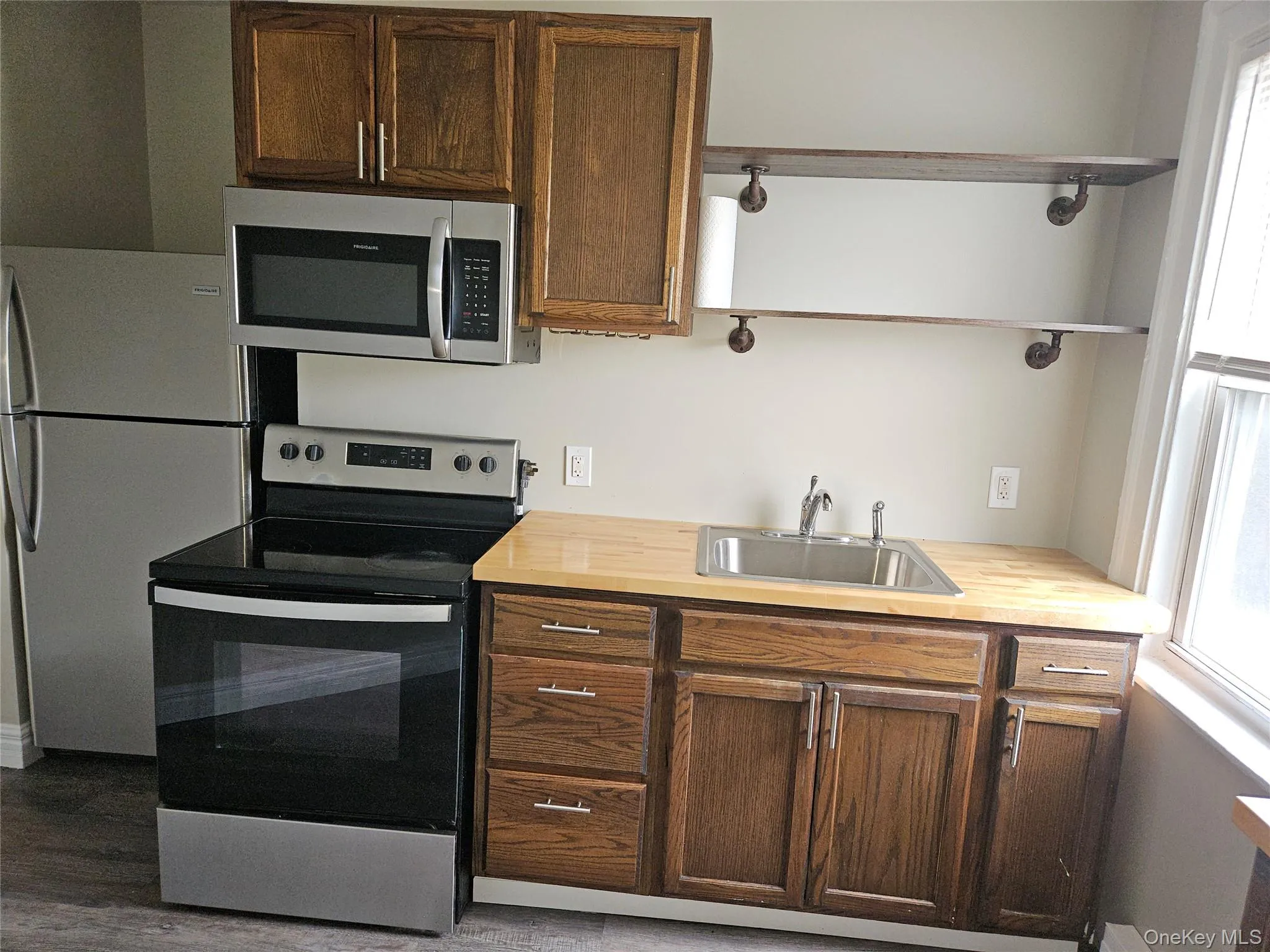 103 Wickham Avenue, Middletown, NY, 3 Bedrooms Bedrooms, 6 Rooms Rooms,1 BathroomBathrooms,Residential Lease,For Rent,Wickham,0,1032135 103 Wickham Avenue, Middletown, NY, 3 Bedrooms Bedrooms, 6 Rooms Rooms,1 BathroomBathrooms,Residential Lease,For Rent,Wickham,0,1032135