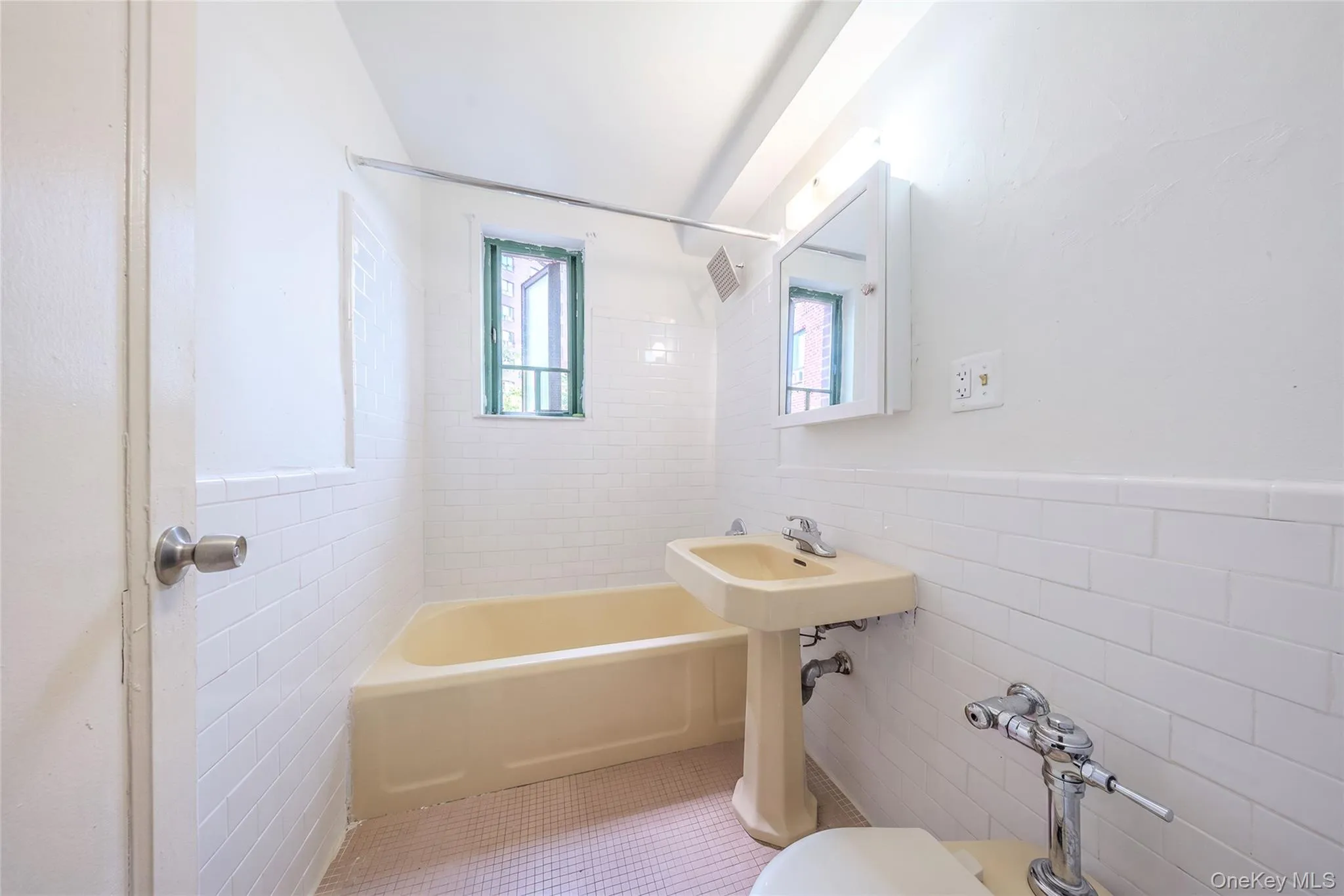 1562 Unionport Road, New York, NY, 2 Bedrooms Bedrooms, 5 Rooms Rooms,1 BathroomBathrooms,Residential,For Rent,Unionport,0,1032136 1562 Unionport Road, New York, NY, 2 Bedrooms Bedrooms, 5 Rooms Rooms,1 BathroomBathrooms,Residential,For Rent,Unionport,0,1032136