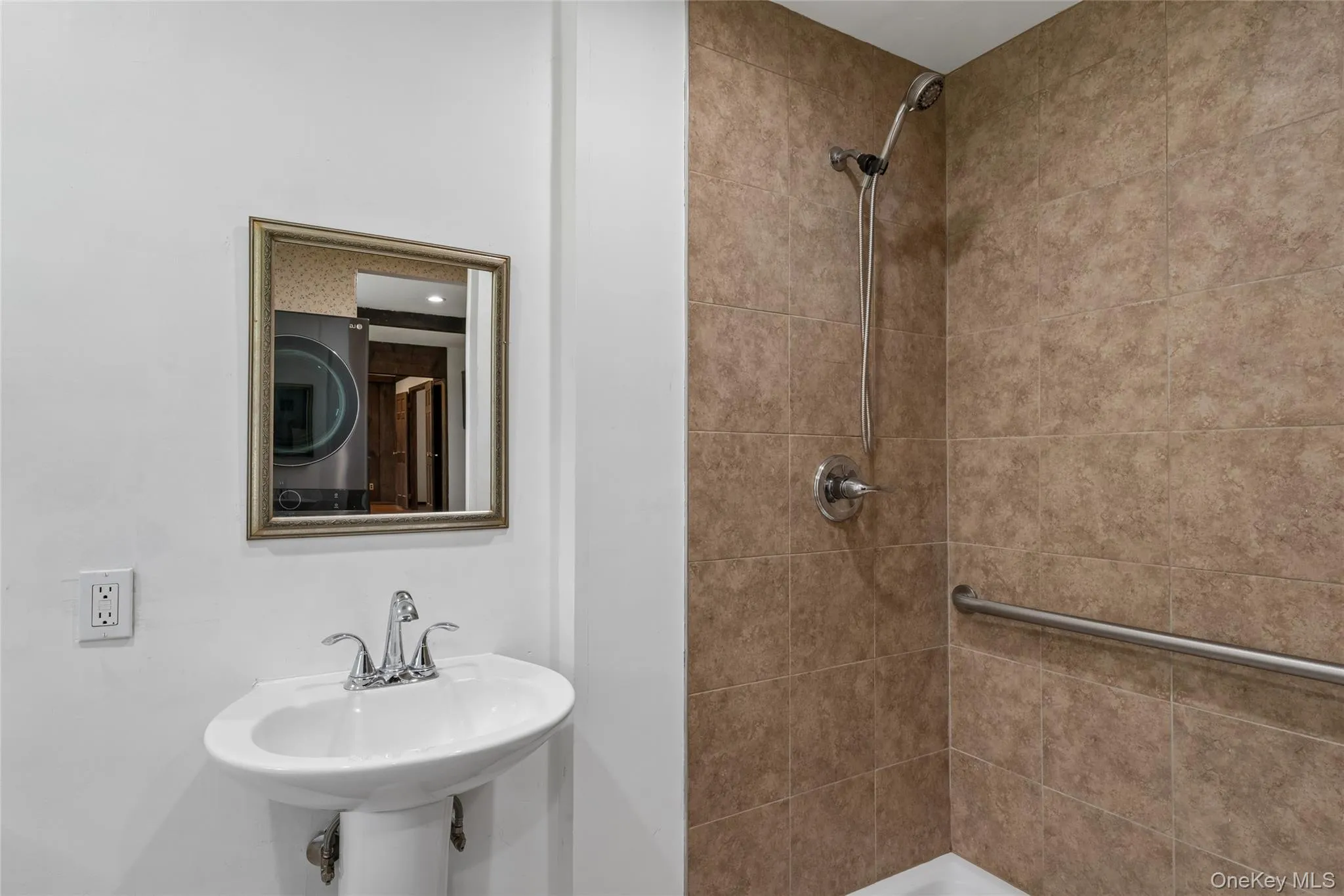 8 Pups Path, Smithtown, NY, 4 Bedrooms Bedrooms, 11 Rooms Rooms,3 BathroomsBathrooms,Residential,For Rent,Pups,0,1032137 8 Pups Path, Smithtown, NY, 4 Bedrooms Bedrooms, 11 Rooms Rooms,3 BathroomsBathrooms,Residential,For Rent,Pups,0,1032137