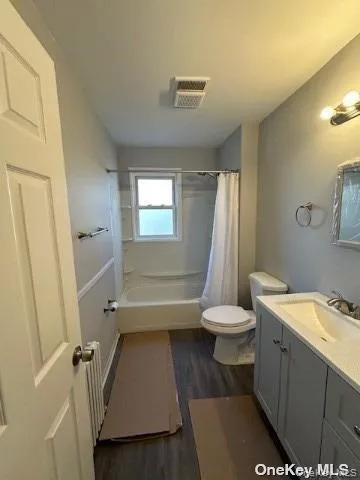 First Floor Full Bath with Tub First Floor Full Bath with Tub
