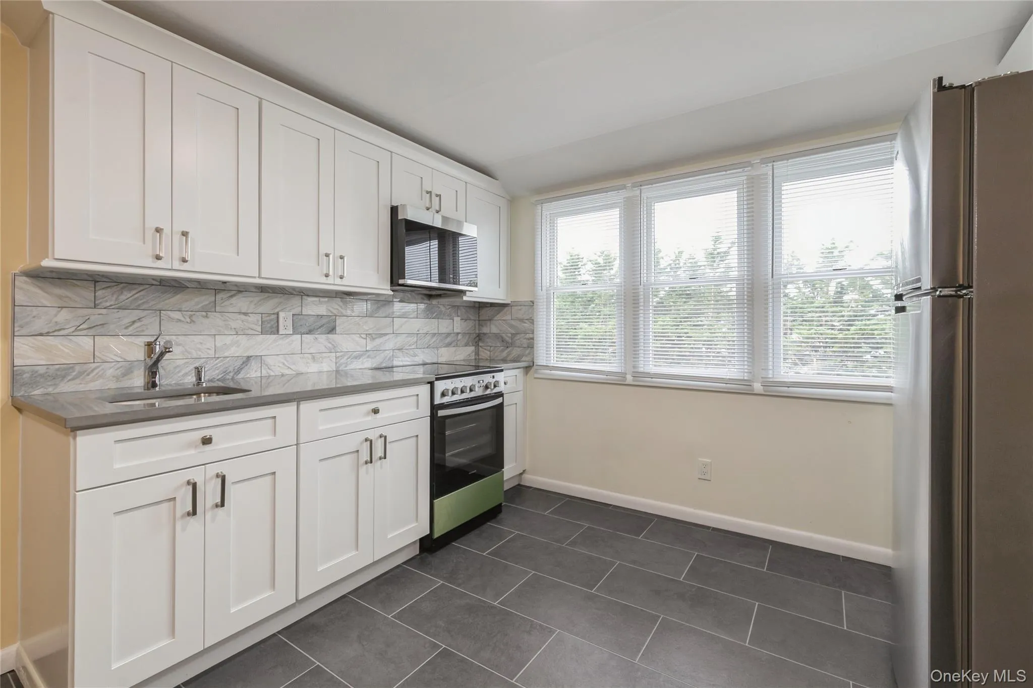 Enjoy an open floor plan featuring a stylish kitchen and spacious living room filled with natural light. Enjoy an open floor plan featuring a stylish kitchen and spacious living room filled with natural light.