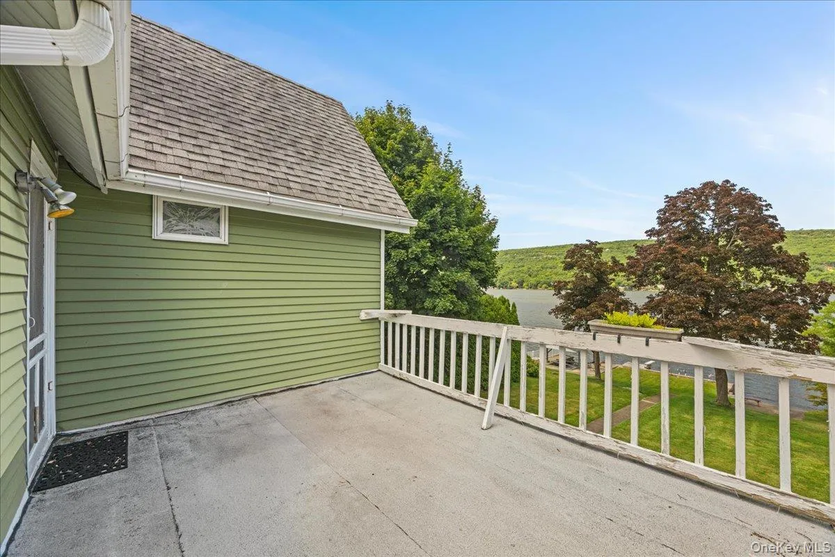 Second level deck. Second level deck.