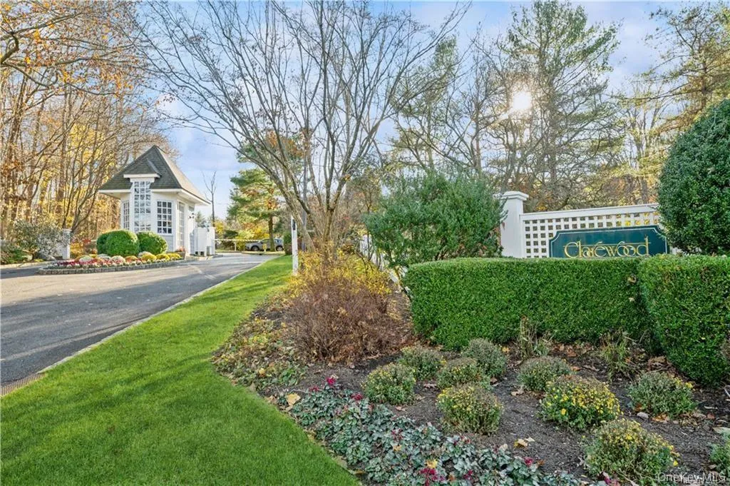 42 Clarewood Drive, Greenburgh, NY, 3 Bedrooms Bedrooms, 7 Rooms Rooms,3 BathroomsBathrooms,Residential Lease,For Rent,Clarewood,0,1032156 42 Clarewood Drive, Greenburgh, NY, 3 Bedrooms Bedrooms, 7 Rooms Rooms,3 BathroomsBathrooms,Residential Lease,For Rent,Clarewood,0,1032156