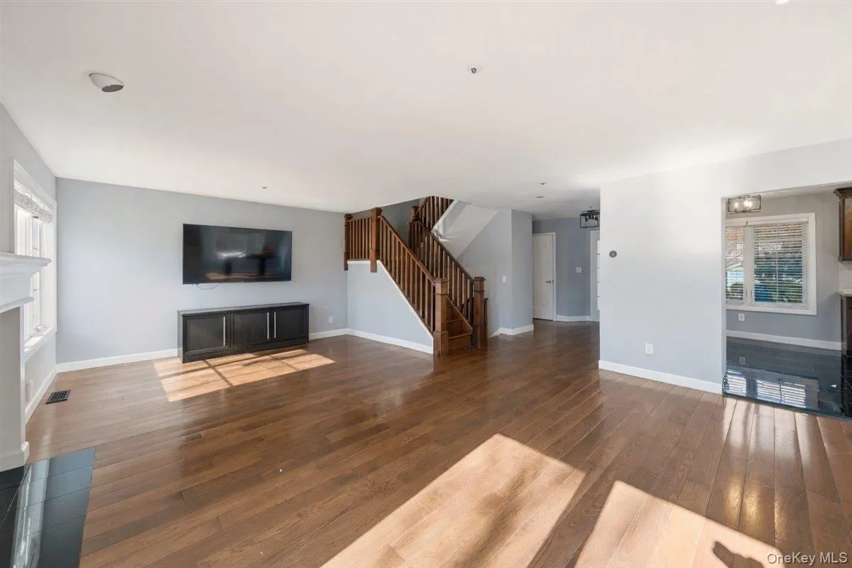 42 Clarewood Drive, Greenburgh, NY, 3 Bedrooms Bedrooms, 7 Rooms Rooms,3 BathroomsBathrooms,Residential Lease,For Rent,Clarewood,0,1032156 42 Clarewood Drive, Greenburgh, NY, 3 Bedrooms Bedrooms, 7 Rooms Rooms,3 BathroomsBathrooms,Residential Lease,For Rent,Clarewood,0,1032156