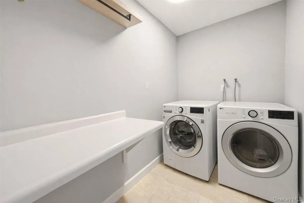 42 Clarewood Drive, Greenburgh, NY, 3 Bedrooms Bedrooms, 7 Rooms Rooms,3 BathroomsBathrooms,Residential Lease,For Rent,Clarewood,0,1032156 42 Clarewood Drive, Greenburgh, NY, 3 Bedrooms Bedrooms, 7 Rooms Rooms,3 BathroomsBathrooms,Residential Lease,For Rent,Clarewood,0,1032156