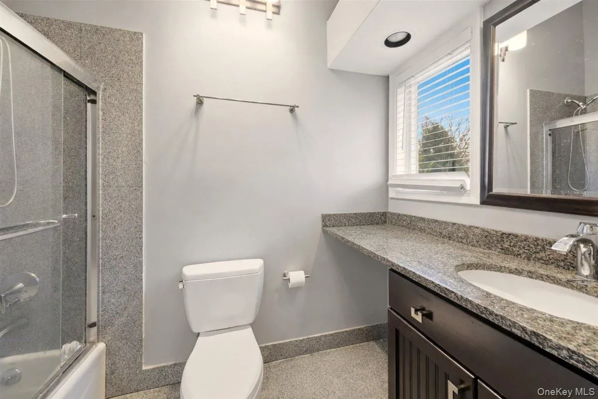 42 Clarewood Drive, Greenburgh, NY, 3 Bedrooms Bedrooms, 7 Rooms Rooms,3 BathroomsBathrooms,Residential Lease,For Rent,Clarewood,0,1032156 42 Clarewood Drive, Greenburgh, NY, 3 Bedrooms Bedrooms, 7 Rooms Rooms,3 BathroomsBathrooms,Residential Lease,For Rent,Clarewood,0,1032156