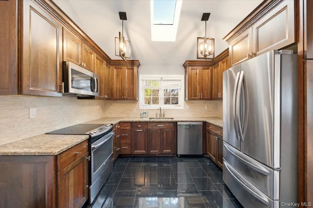 42 Clarewood Drive, Greenburgh, NY, 3 Bedrooms Bedrooms, 7 Rooms Rooms,3 BathroomsBathrooms,Residential Lease,For Rent,Clarewood,0,1032156 42 Clarewood Drive, Greenburgh, NY, 3 Bedrooms Bedrooms, 7 Rooms Rooms,3 BathroomsBathrooms,Residential Lease,For Rent,Clarewood,0,1032156